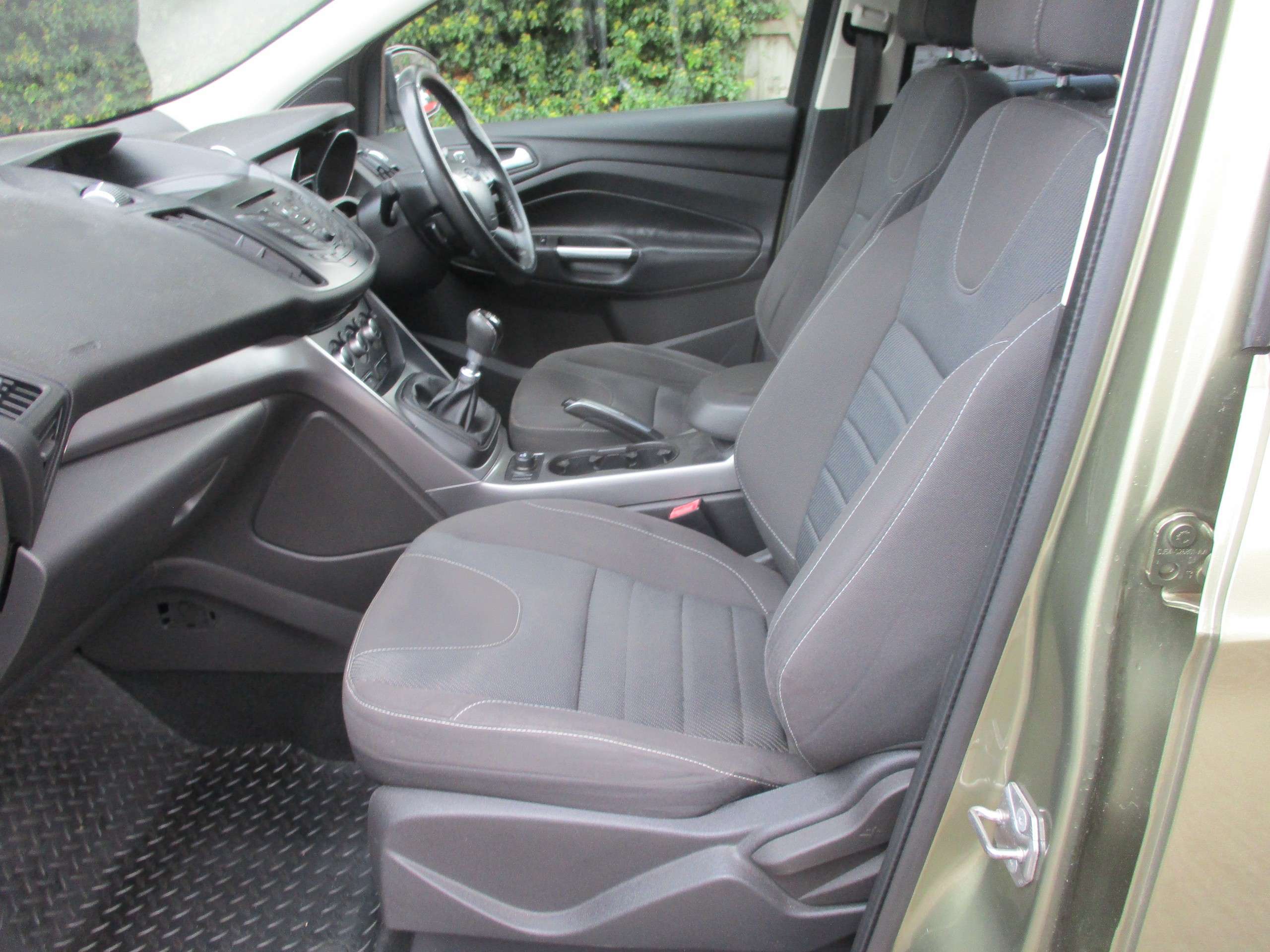 A 2014 FORD KUGA 2.0 TDCi Zetec SUV 5dr Diesel Manual AWD Euro 5 (140 ps) A 2014 FORD KUGA 2.0 TDCi Zetec SUV 5dr Diesel Manual AWD Euro 5 (140 ps)