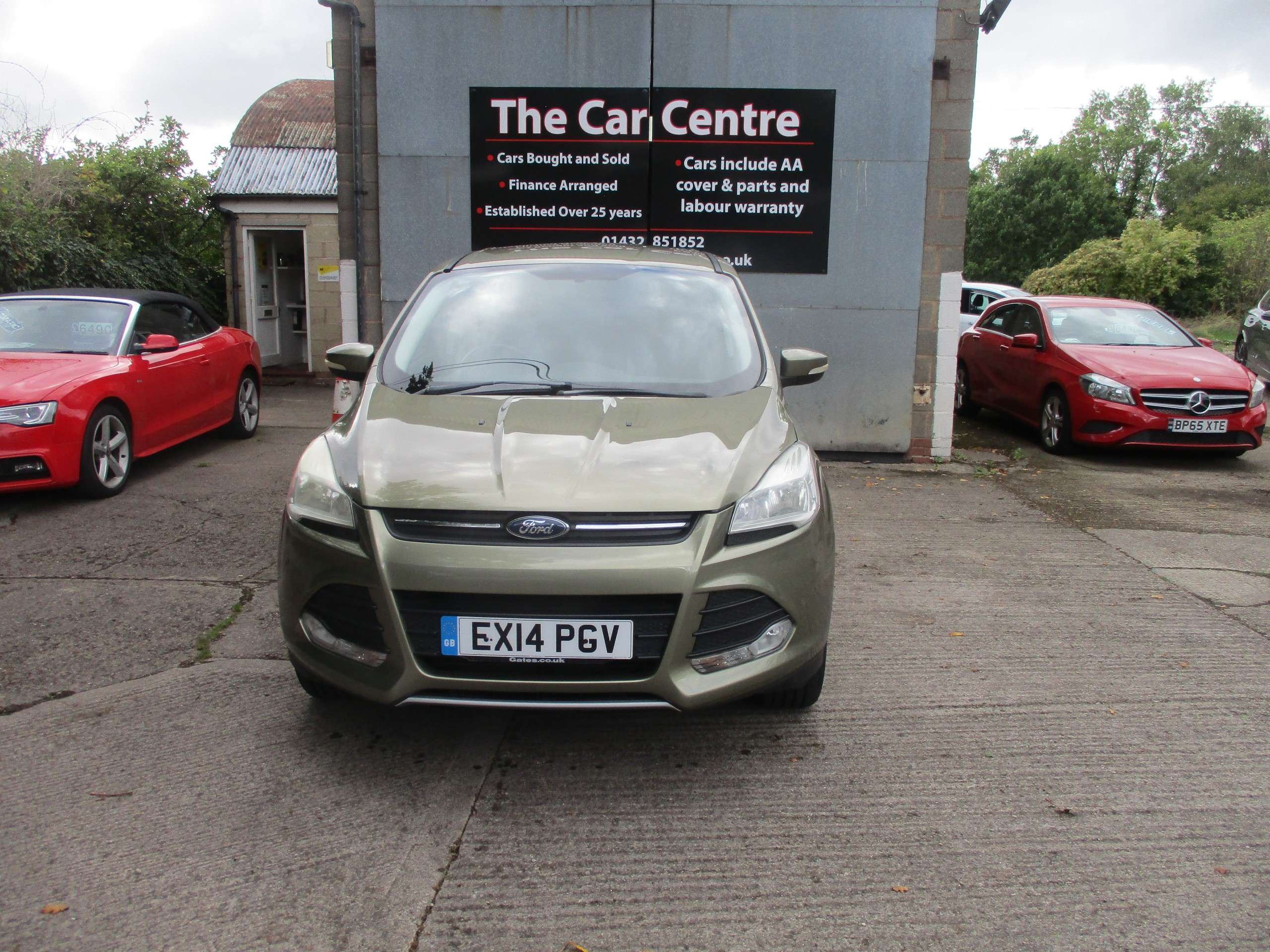 A 2014 FORD KUGA 2.0 TDCi Zetec SUV 5dr Diesel Manual AWD Euro 5 (140 ps) A 2014 FORD KUGA 2.0 TDCi Zetec SUV 5dr Diesel Manual AWD Euro 5 (140 ps)