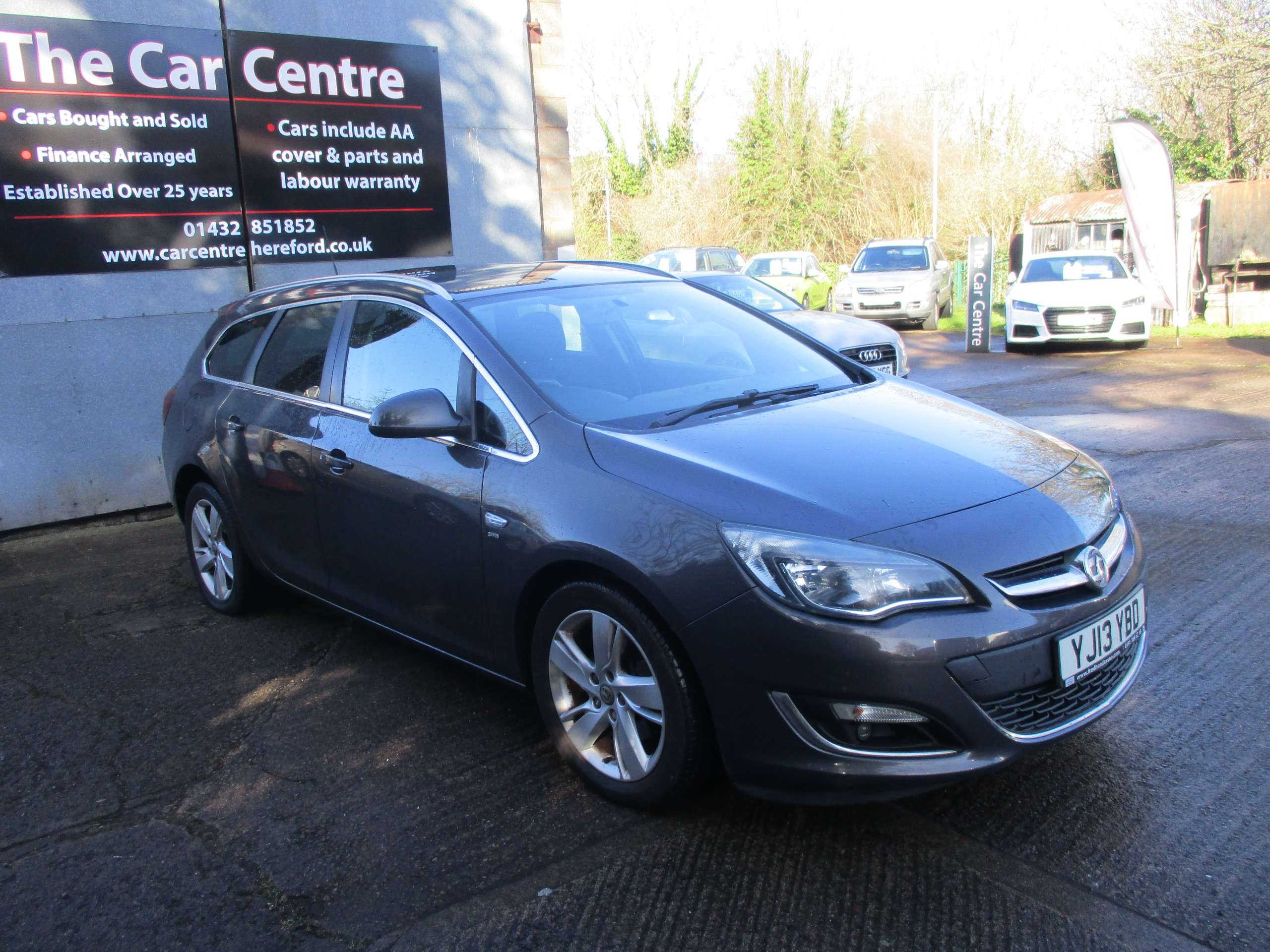 A 2013 VAUXHALL ASTRA 2.0 CDTi SRi Sports Tourer 5dr Diesel Manual Euro 5 (s/s) (165 ps) A 2013 VAUXHALL ASTRA 2.0 CDTi SRi Sports Tourer 5dr Diesel Manual Euro 5 (s/s) (165 ps)