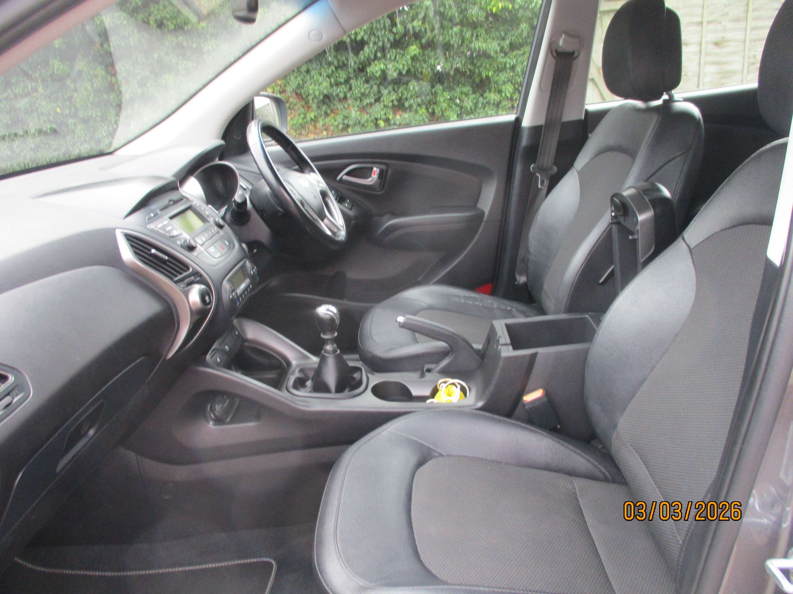 A 2015 HYUNDAI IX35 1.7 CRDi SE SUV 5dr Diesel Manual Euro 5 (s/s) (115 ps) A 2015 HYUNDAI IX35 1.7 CRDi SE SUV 5dr Diesel Manual Euro 5 (s/s) (115 ps)