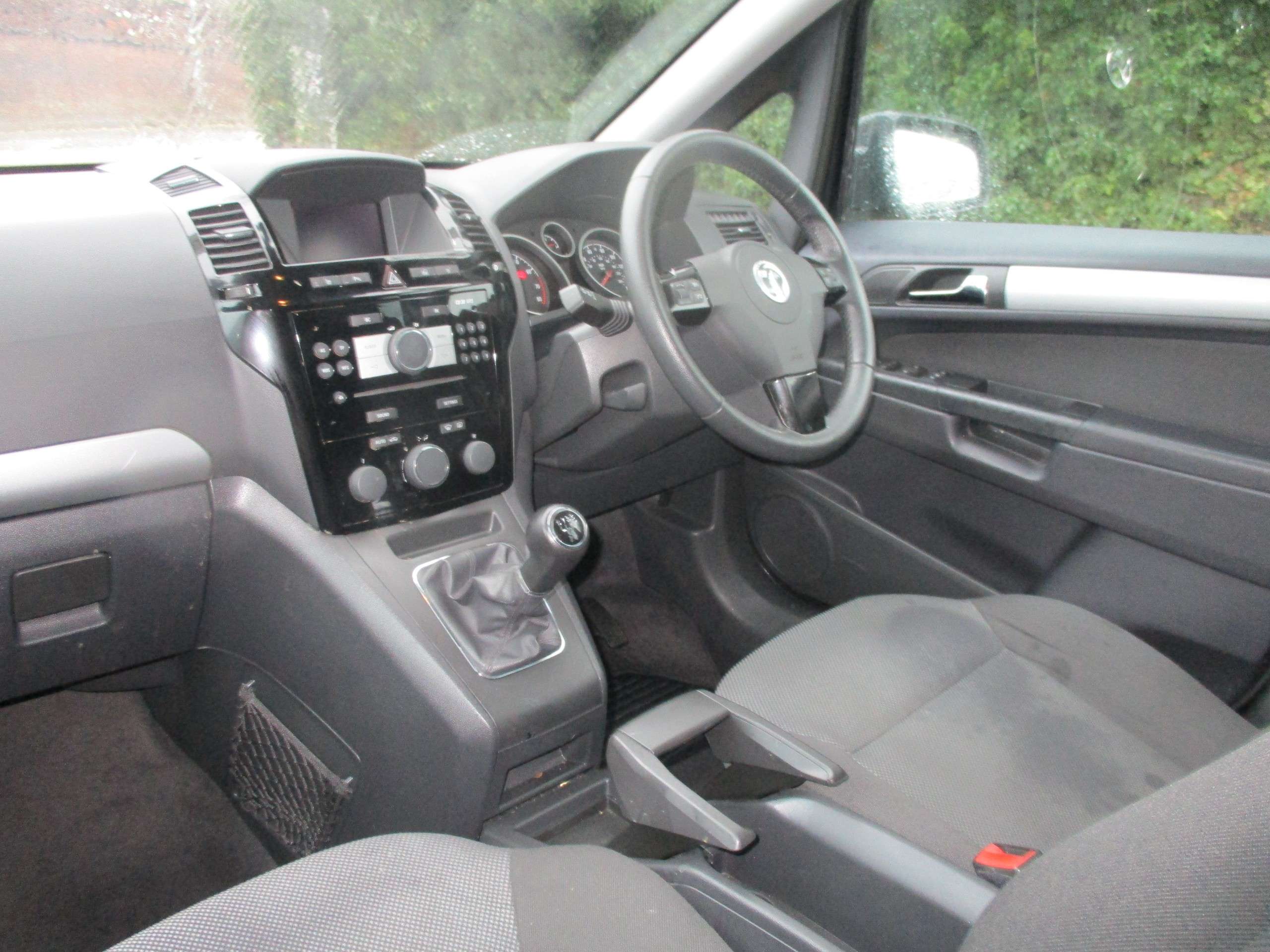 A 2012 VAUXHALL ZAFIRA 1.6 16V Design MPV 5dr Petrol Manual Euro 5 (SNav) (115 ps) A 2012 VAUXHALL ZAFIRA 1.6 16V Design MPV 5dr Petrol Manual Euro 5 (SNav) (115 ps)