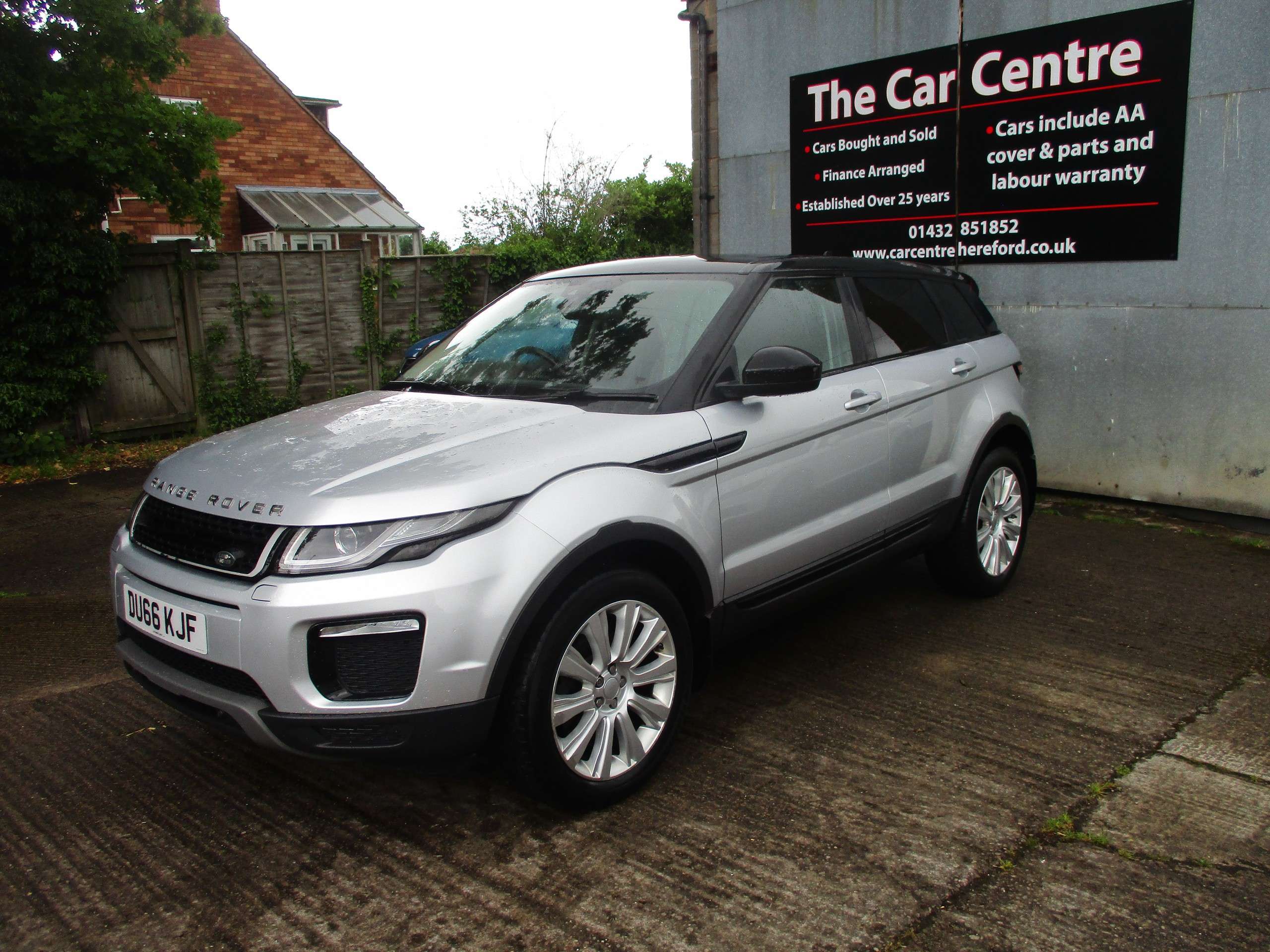 A 2016 LAND ROVER RANGE ROVER EVOQUE 2.0 TD4 SE Tech SUV 5dr Diesel Manual 4WD Euro 6 (s/s) (180 ps) A 2016 LAND ROVER RANGE ROVER EVOQUE 2.0 TD4 SE Tech SUV 5dr Diesel Manual 4WD Euro 6 (s/s) (180 ps)