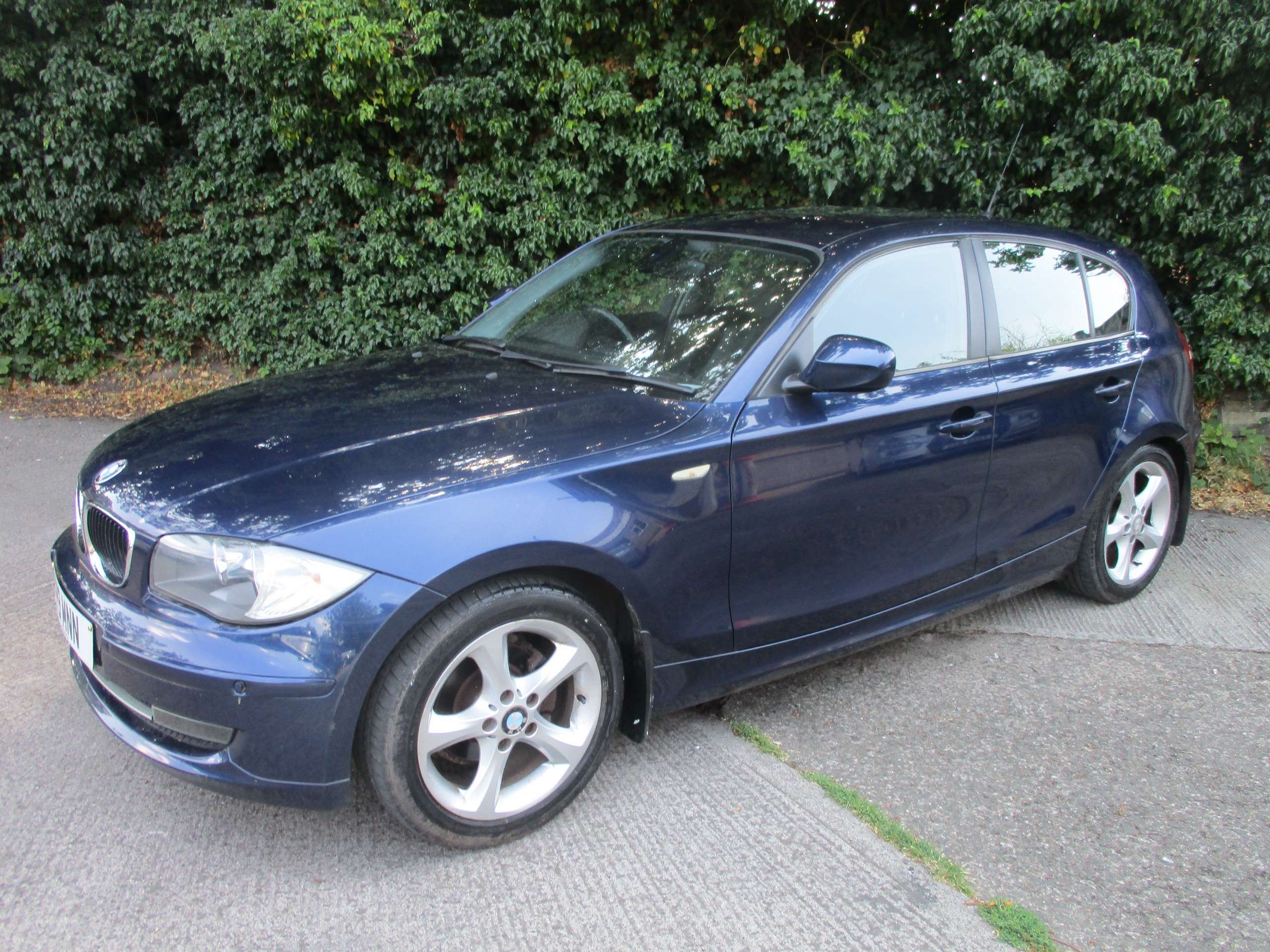 A 2010 BMW 1 SERIES 2.0 116i SE Hatchback 5dr Petrol Manual Euro 5 (122 ps) A 2010 BMW 1 SERIES 2.0 116i SE Hatchback 5dr Petrol Manual Euro 5 (122 ps)