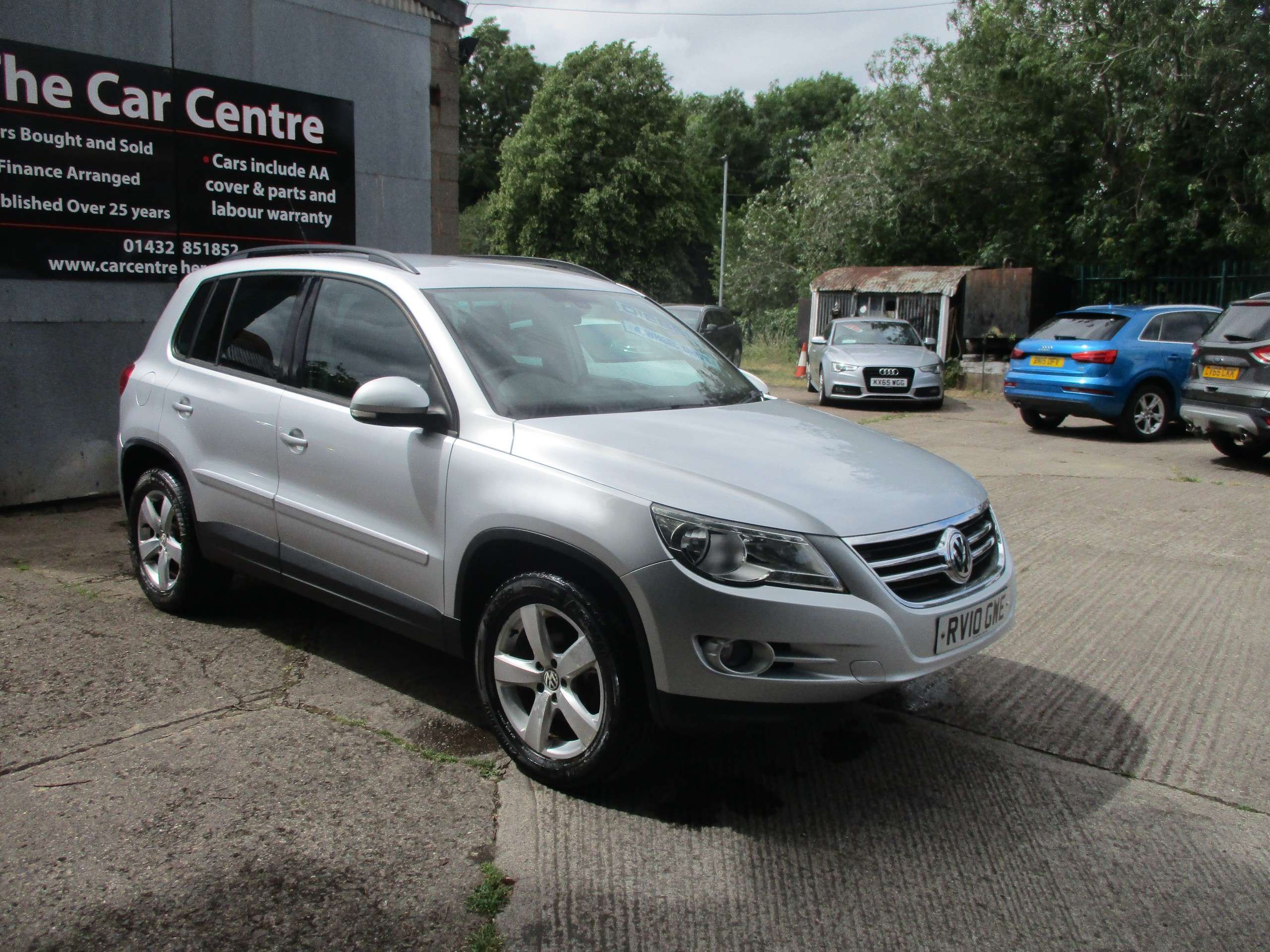 A 2010 VOLKSWAGEN TIGUAN 2.0 TDI Escape SUV 5dr Diesel Manual 4WD Euro 5 (140 ps) A 2010 VOLKSWAGEN TIGUAN 2.0 TDI Escape SUV 5dr Diesel Manual 4WD Euro 5 (140 ps)