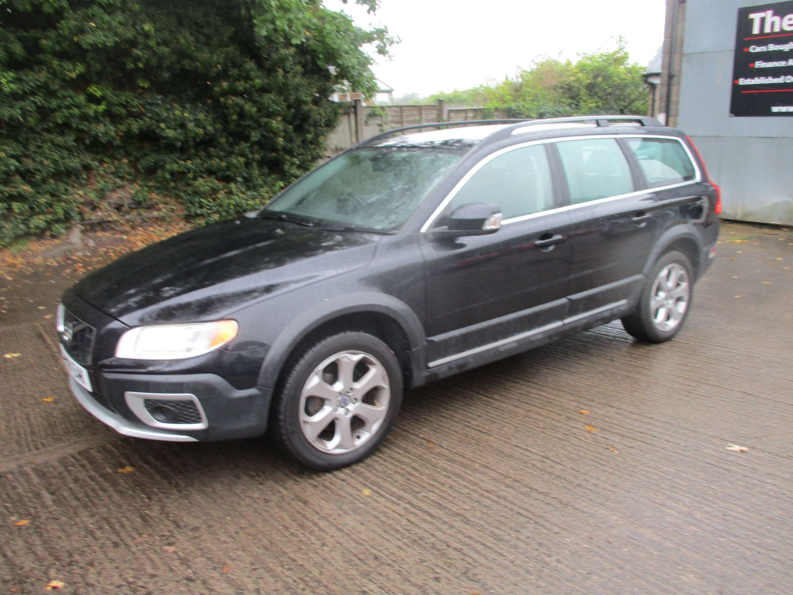 A 2011 VOLVO XC70 2.0 D3 SE Lux Estate 5dr Diesel Geartronic Euro 5 (163 ps) A 2011 VOLVO XC70 2.0 D3 SE Lux Estate 5dr Diesel Geartronic Euro 5 (163 ps)