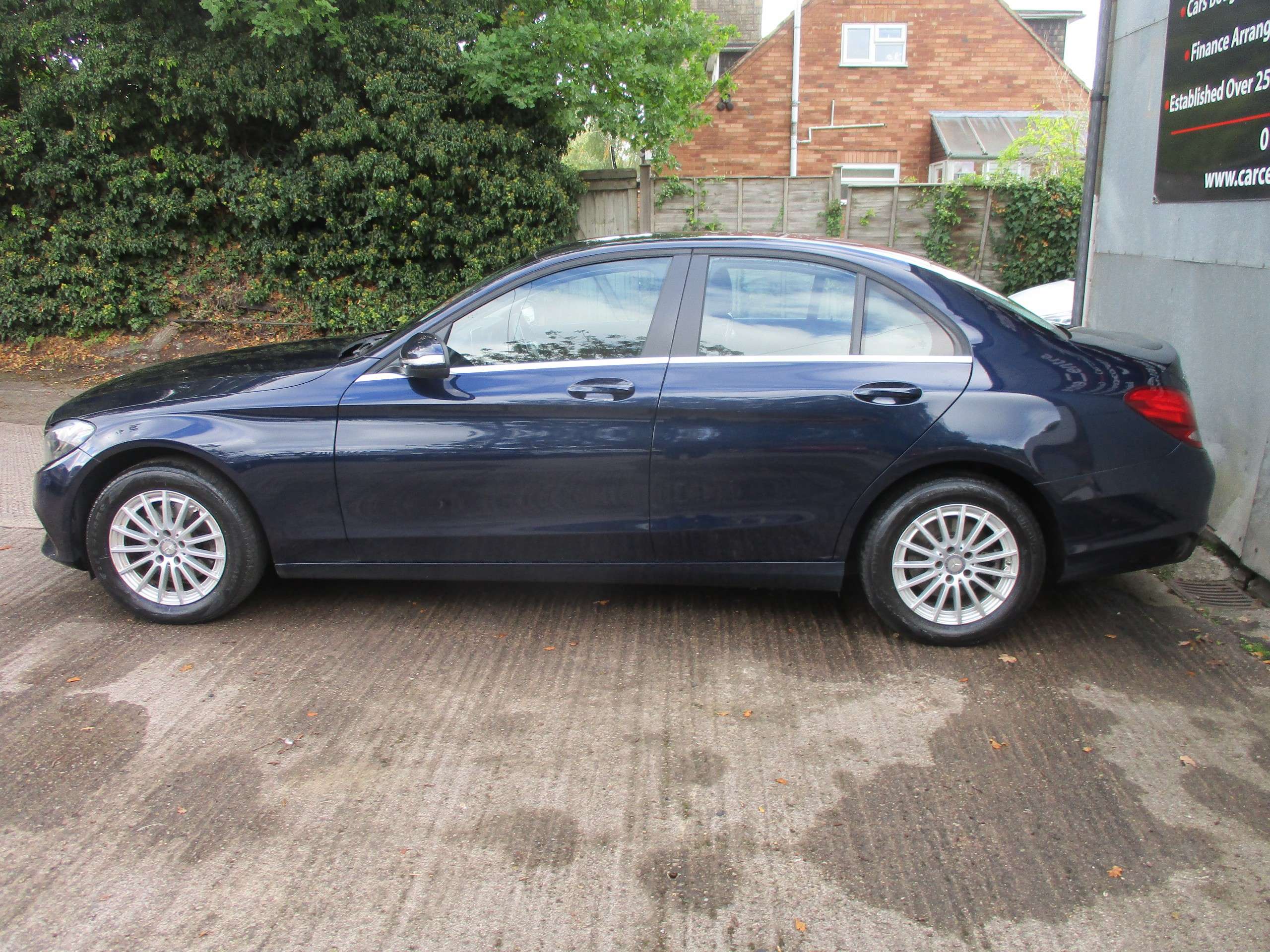 A 2015 MERCEDES-BENZ C CLASS 2.1 C220 BlueTEC SE Saloon 4dr Diesel Manual Euro 6 (s/s) (170 ps) A 2015 MERCEDES-BENZ C CLASS 2.1 C220 BlueTEC SE Saloon 4dr Diesel Manual Euro 6 (s/s) (170 ps)