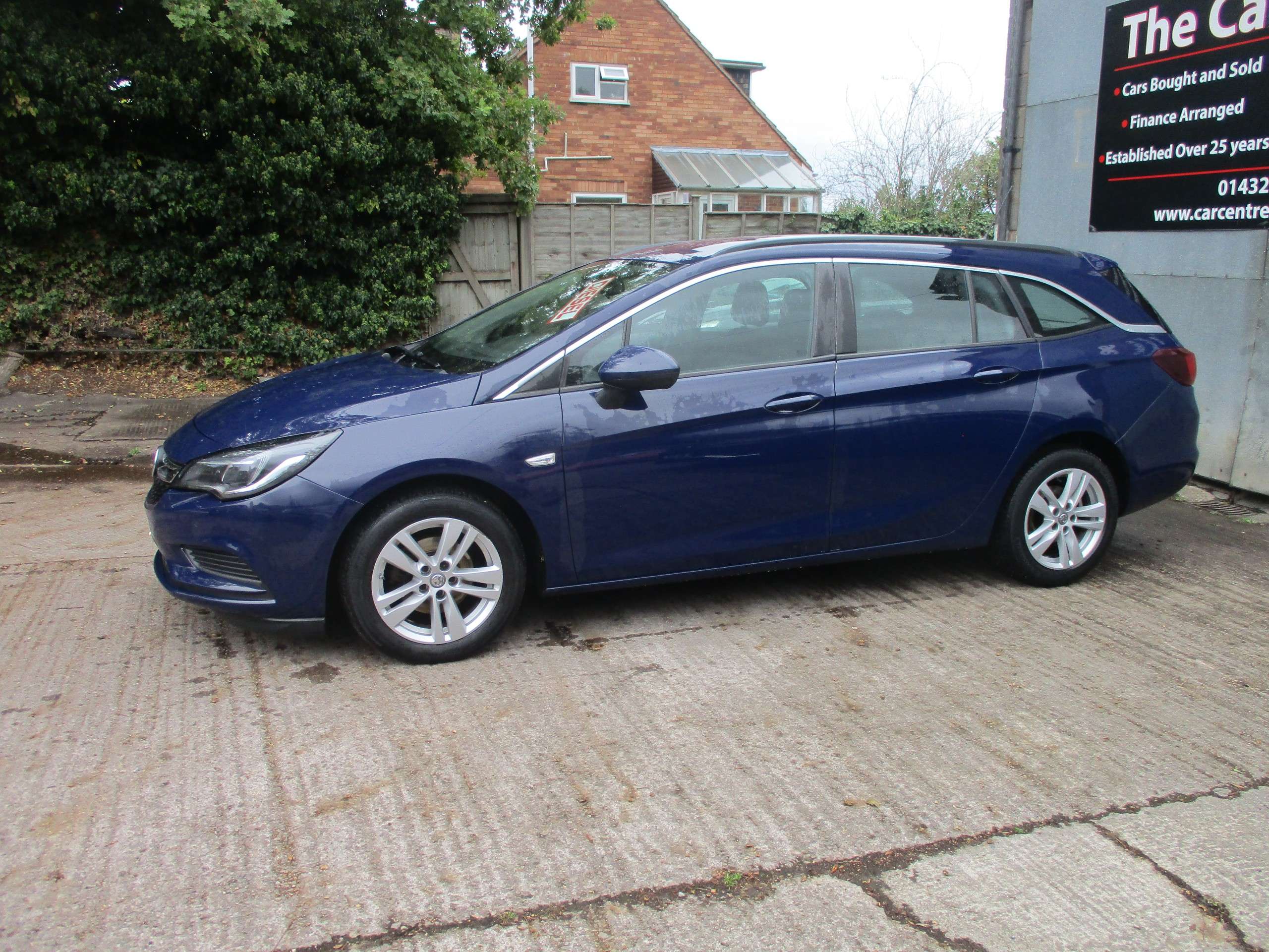 A 2017 VAUXHALL ASTRA DESIGN CDTI ECOFLEX S/S A 2017 VAUXHALL ASTRA DESIGN CDTI ECOFLEX S/S