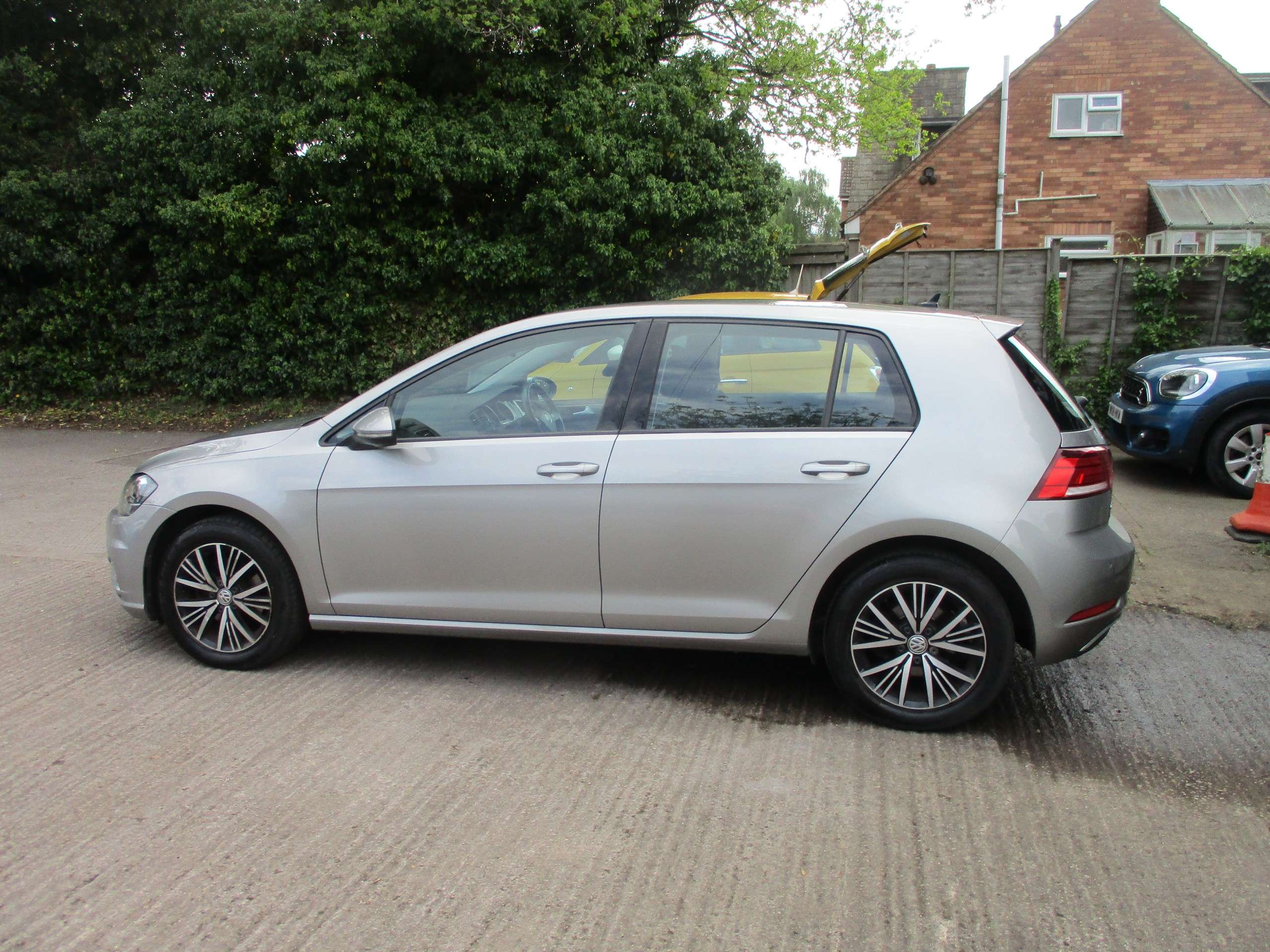 A 2017 VOLKSWAGEN GOLF 1.4 TSI SE Nav Hatchback 5dr Petrol Manual Euro 6 (s/s) (125 ps) A 2017 VOLKSWAGEN GOLF 1.4 TSI SE Nav Hatchback 5dr Petrol Manual Euro 6 (s/s) (125 ps)