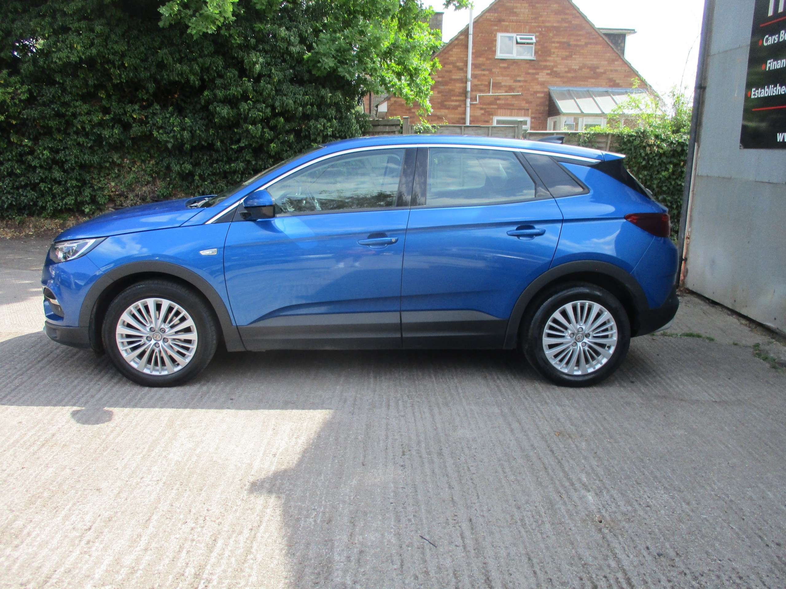 A 2018 VAUXHALL GRANDLAND X 1.5 Turbo D BlueInjection Tech Line Nav SUV 5dr Diesel Manual Euro 6 (s/s) (130 ps) A 2018 VAUXHALL GRANDLAND X 1.5 Turbo D BlueInjection Tech Line Nav SUV 5dr Diesel Manual Euro 6 (s/s) (130 ps)
