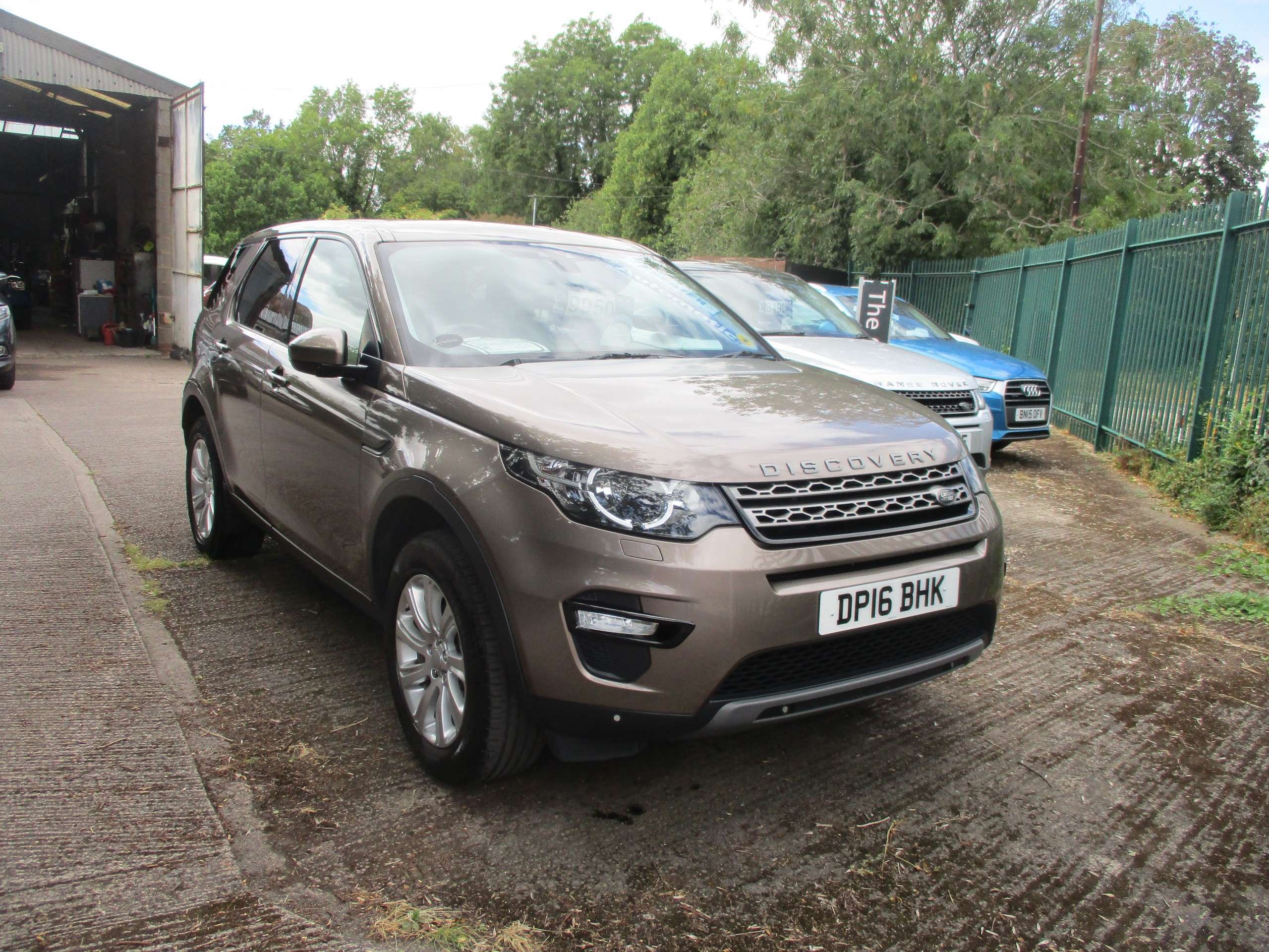 A 2016 LAND ROVER DISCOVERY SPORT 2.0 TD4 SE Tech SUV 5dr Diesel Auto 4WD Euro 6 (s/s) (180 ps) A 2016 LAND ROVER DISCOVERY SPORT 2.0 TD4 SE Tech SUV 5dr Diesel Auto 4WD Euro 6 (s/s) (180 ps)