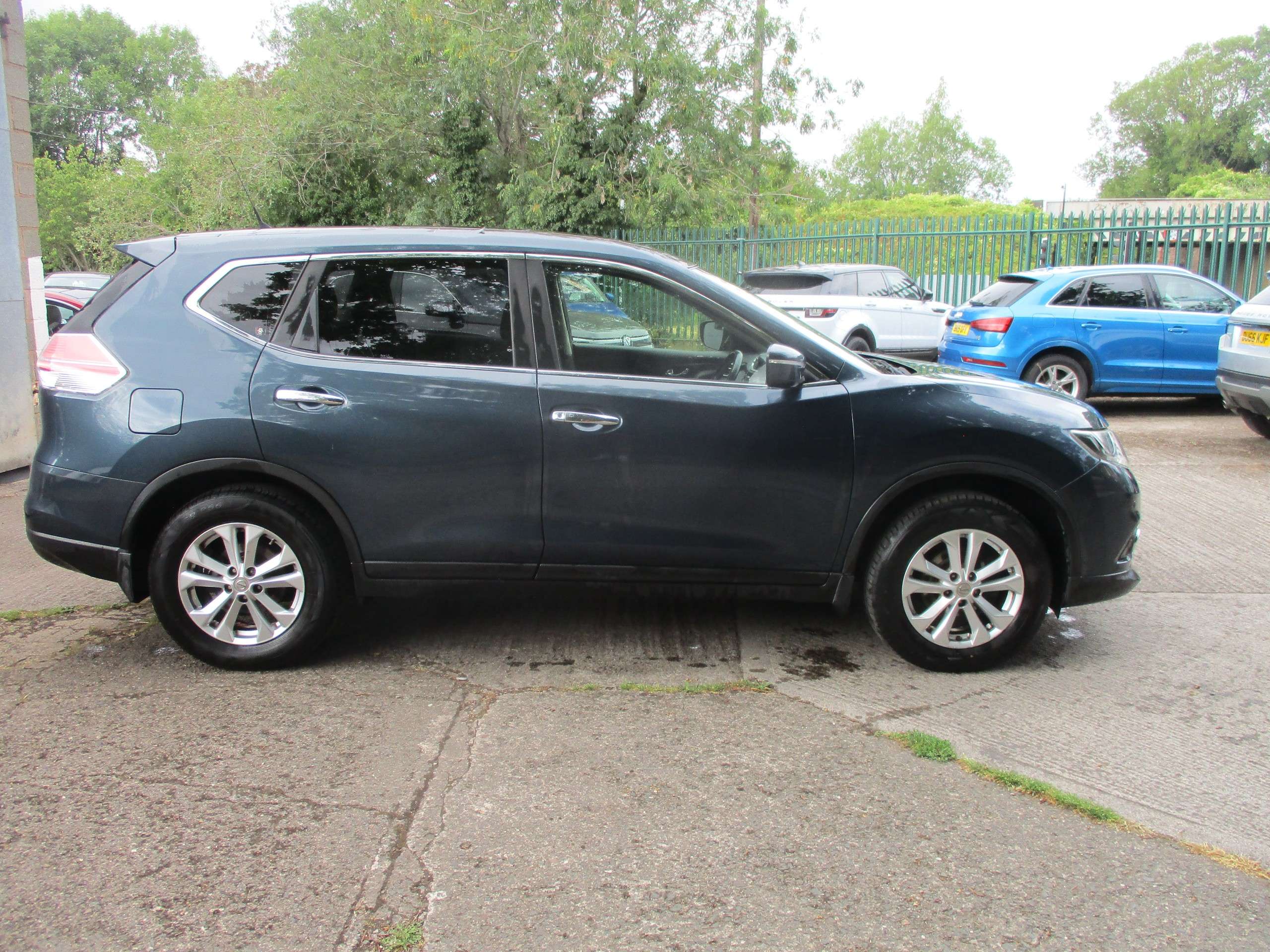 A 2016 NISSAN X-TRAIL 1.6 dCi Acenta SUV 5dr Diesel Manual Euro 6 (s/s) (130 ps) A 2016 NISSAN X-TRAIL 1.6 dCi Acenta SUV 5dr Diesel Manual Euro 6 (s/s) (130 ps)