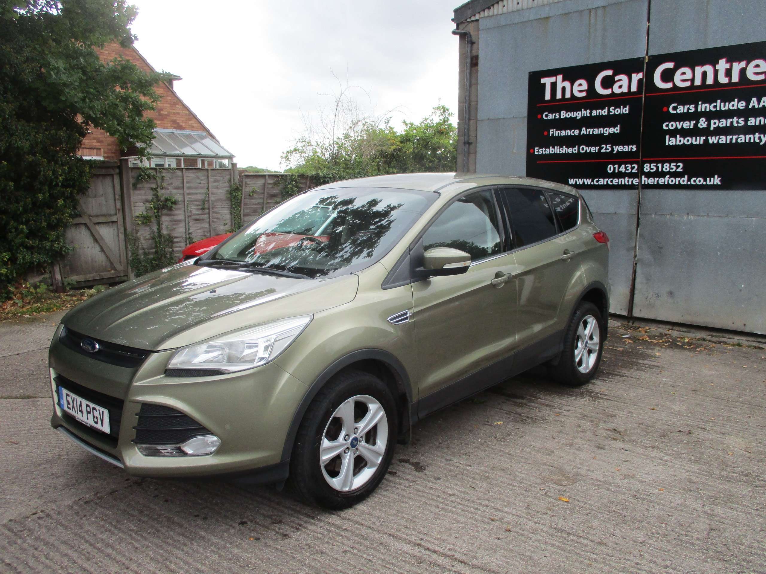 A 2014 FORD KUGA 2.0 TDCi Zetec SUV 5dr Diesel Manual AWD Euro 5 (140 ps) A 2014 FORD KUGA 2.0 TDCi Zetec SUV 5dr Diesel Manual AWD Euro 5 (140 ps)