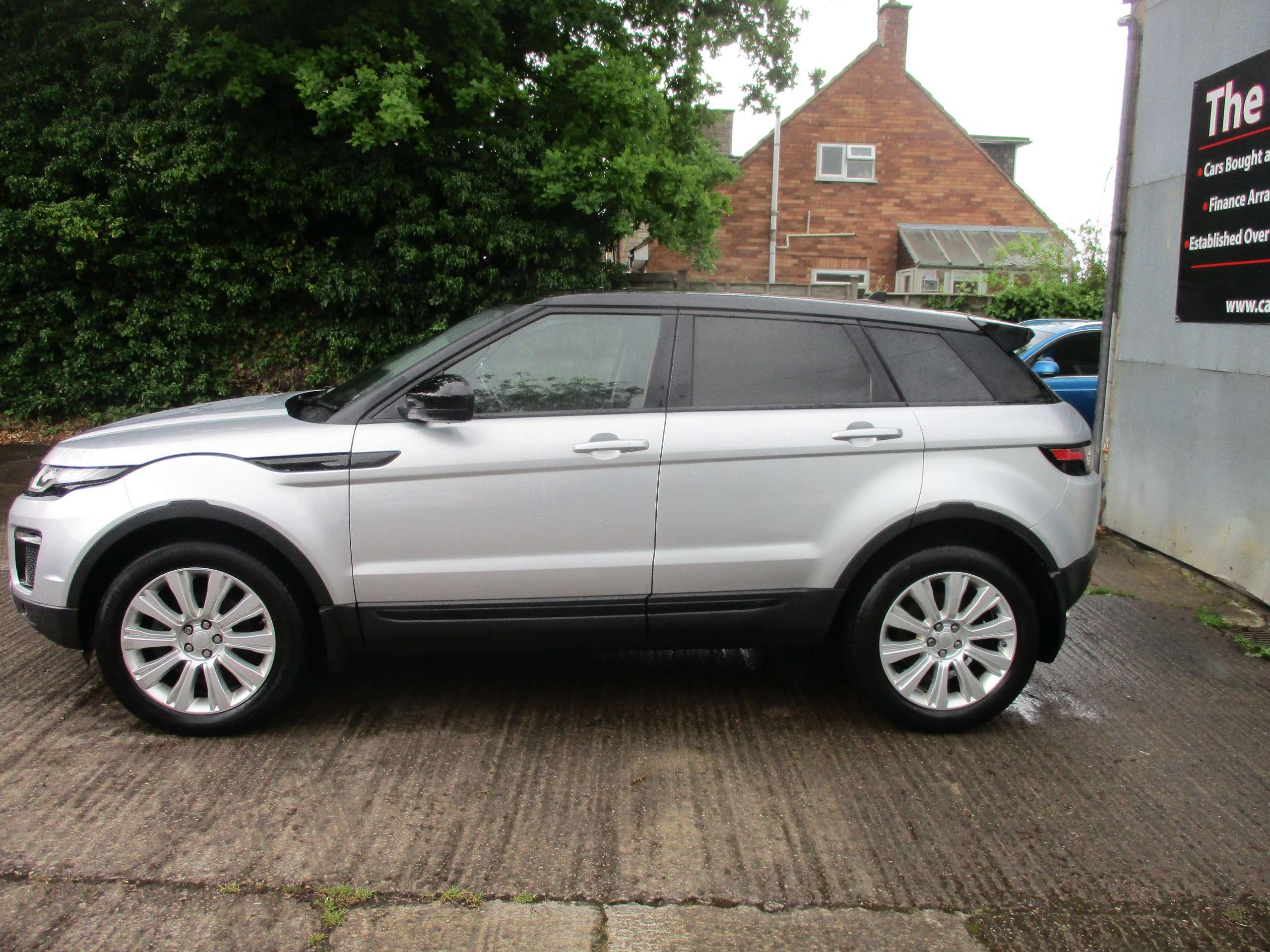 A 2016 LAND ROVER RANGE ROVER EVOQUE 2.0 TD4 SE Tech SUV 5dr Diesel Manual 4WD Euro 6 (s/s) (180 ps) A 2016 LAND ROVER RANGE ROVER EVOQUE 2.0 TD4 SE Tech SUV 5dr Diesel Manual 4WD Euro 6 (s/s) (180 ps)