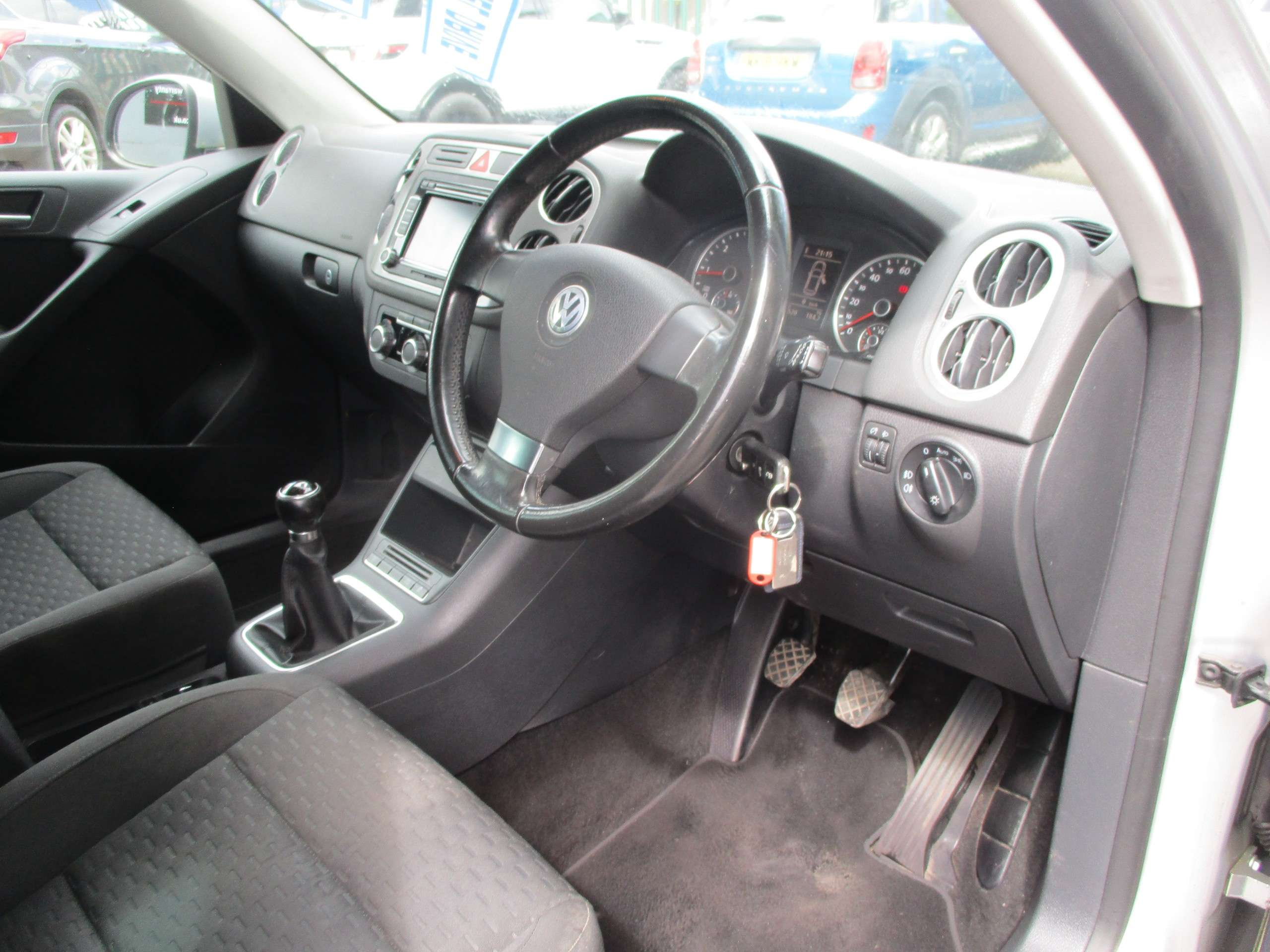 A 2010 VOLKSWAGEN TIGUAN 2.0 TDI Escape SUV 5dr Diesel Manual 4WD Euro 5 (140 ps) A 2010 VOLKSWAGEN TIGUAN 2.0 TDI Escape SUV 5dr Diesel Manual 4WD Euro 5 (140 ps)