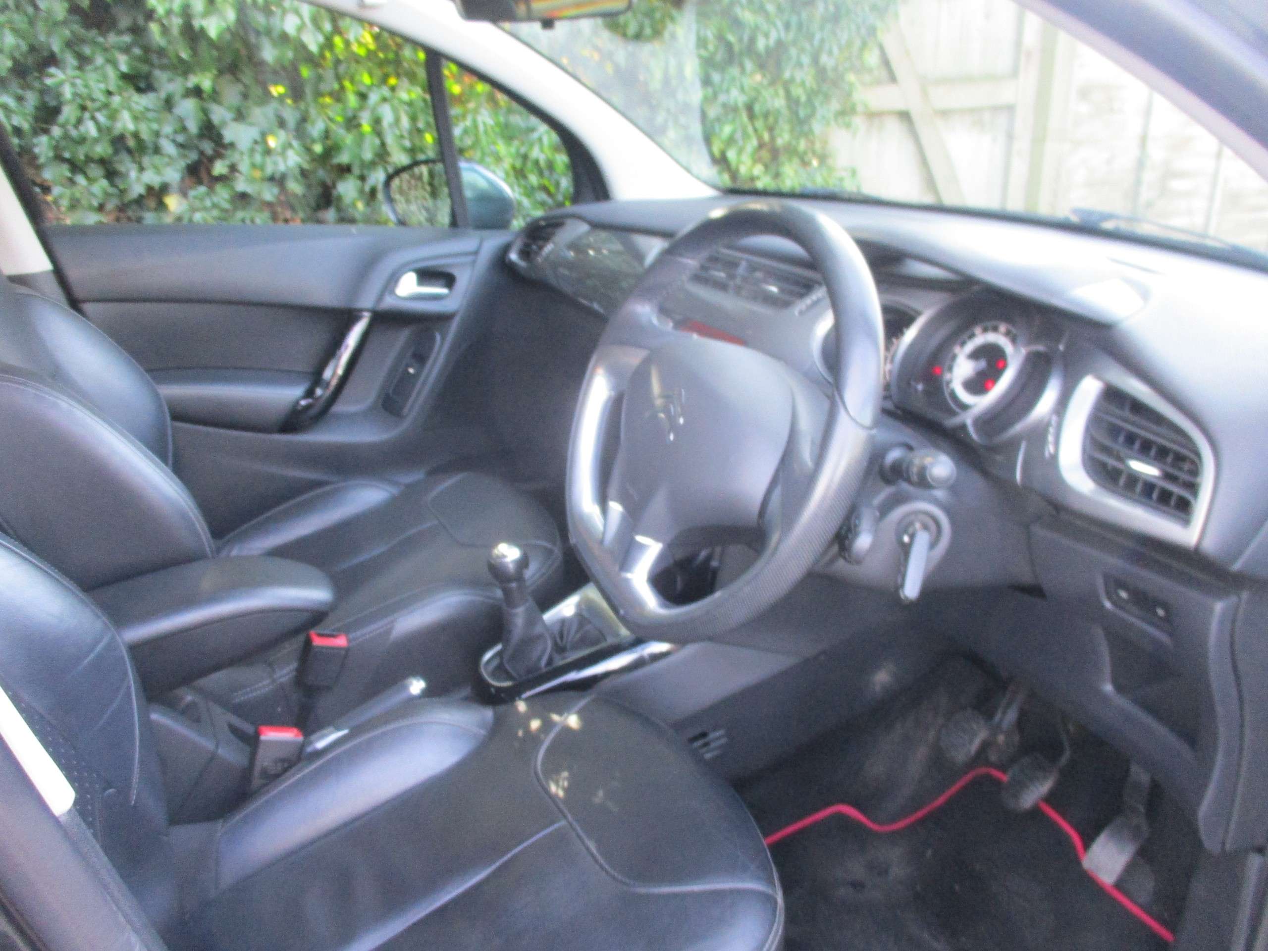 A 2014 CITROEN C3 1.6 e-HDi Airdream Exclusive Hatchback 5dr Diesel Manual Euro 5 (s/s) (90 ps) A 2014 CITROEN C3 1.6 e-HDi Airdream Exclusive Hatchback 5dr Diesel Manual Euro 5 (s/s) (90 ps)