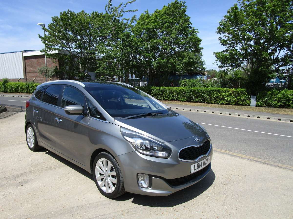 Check out this Kia Carens 2014 Diesel Manual