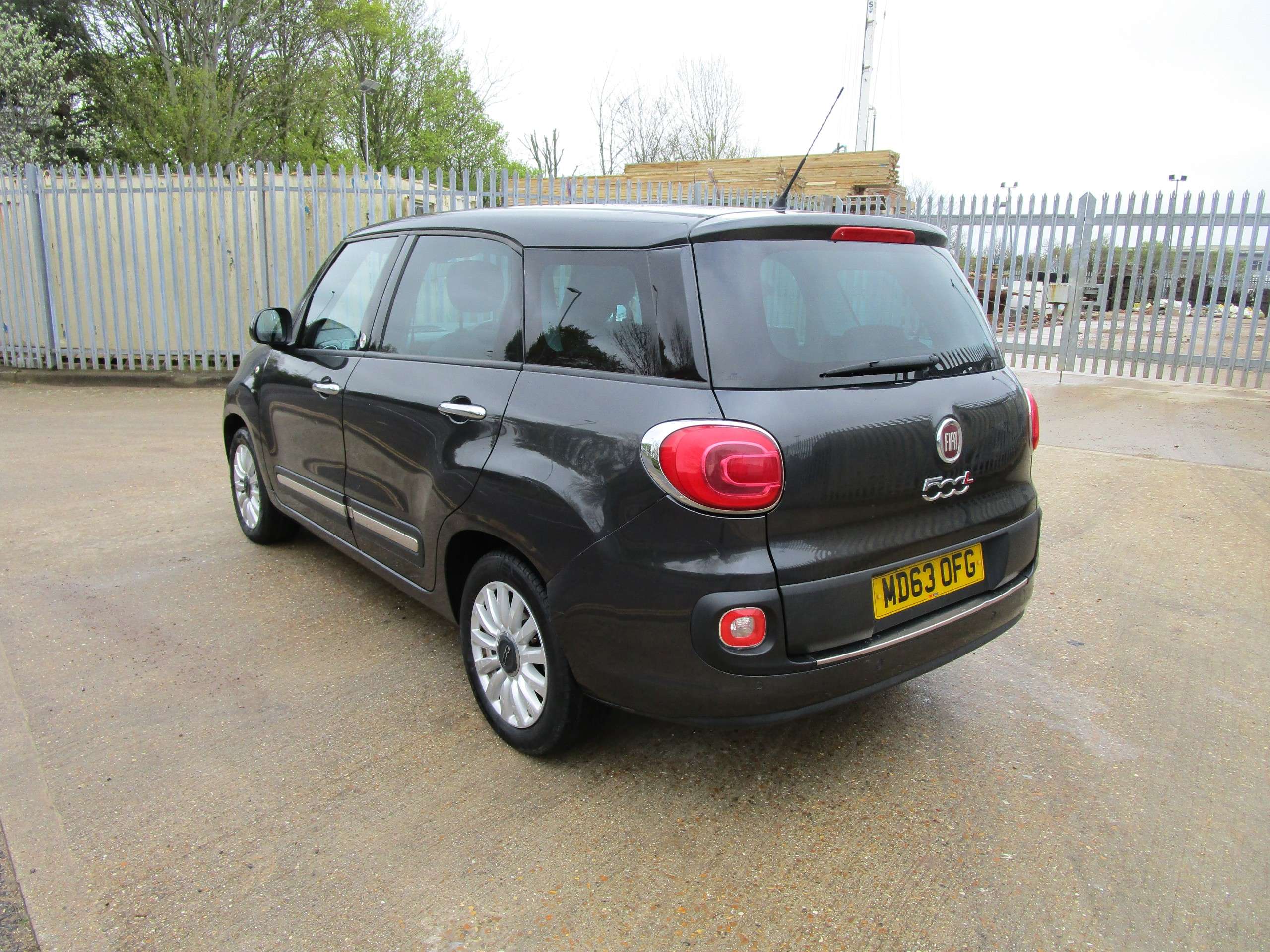 A 2014 FIAT 500L 1.3 MultiJet Pop Star MPW 5dr Diesel Manual Euro 5 (s/s) (85 bhp) A 2014 FIAT 500L 1.3 MultiJet Pop Star MPW 5dr Diesel Manual Euro 5 (s/s) (85 bhp)