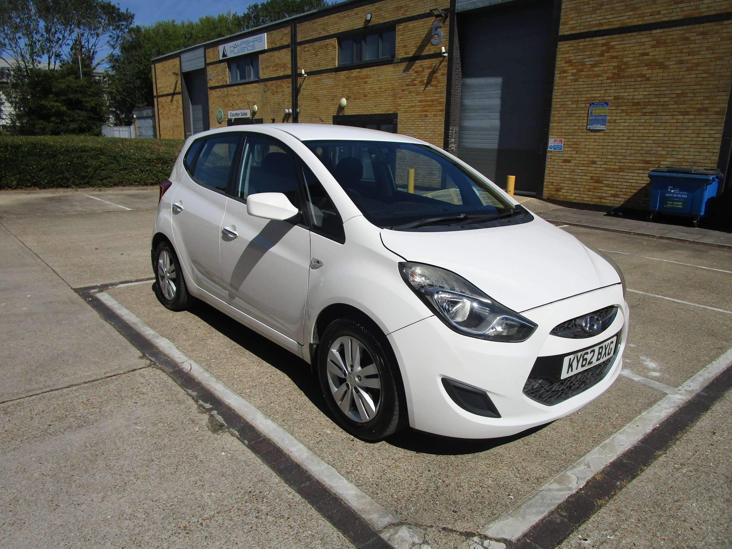 A 2012 HYUNDAI IX20 1.4 Active Hatchback 5dr Petrol Manual Euro 5 (s/s) (90 bhp) A 2012 HYUNDAI IX20 1.4 Active Hatchback 5dr Petrol Manual Euro 5 (s/s) (90 bhp)