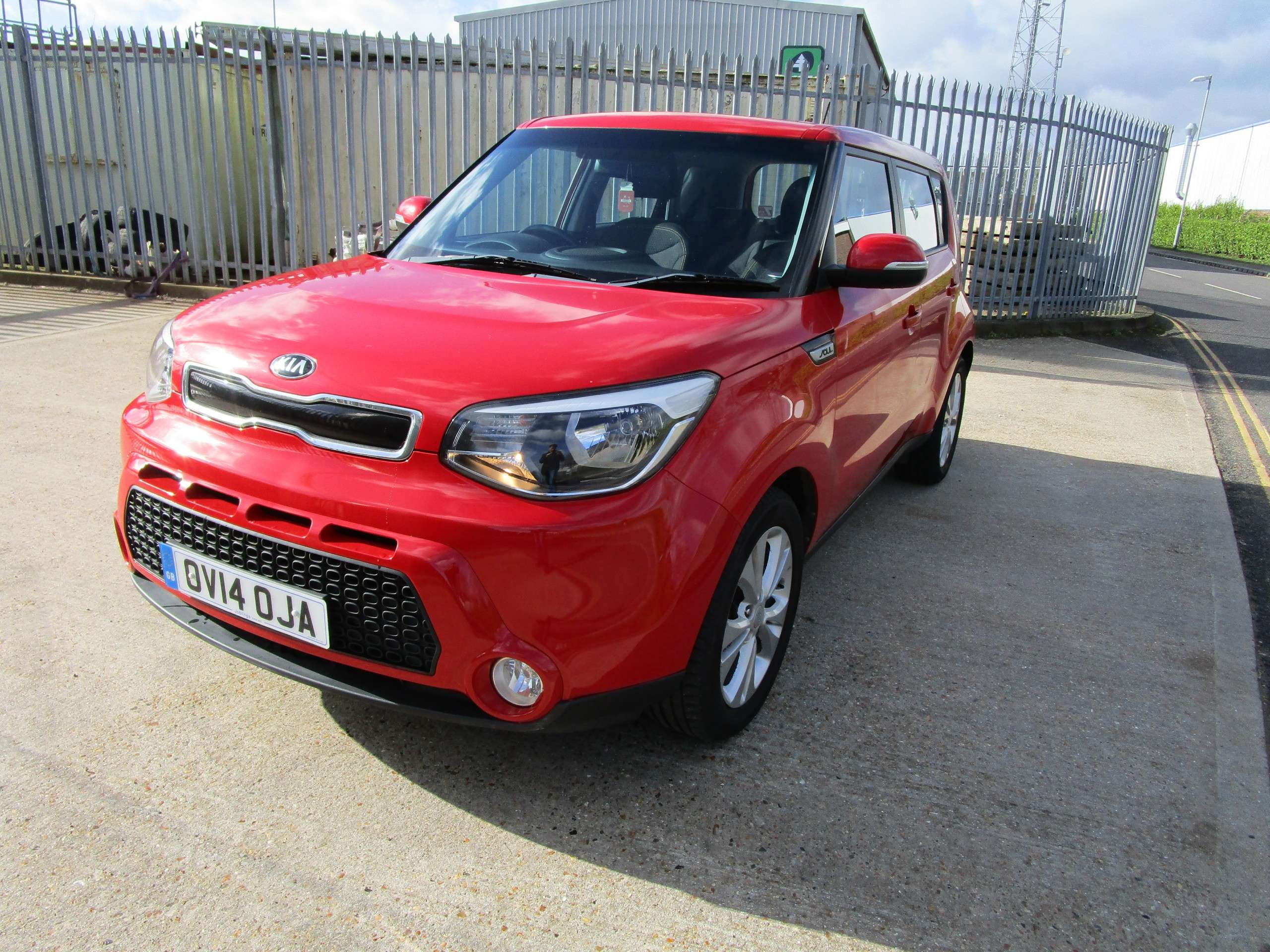 A 2014 KIA SOUL 1.6 CRDi Connect Plus SUV 5dr Diesel Manual Euro 5 (126 bhp) A 2014 KIA SOUL 1.6 CRDi Connect Plus SUV 5dr Diesel Manual Euro 5 (126 bhp)