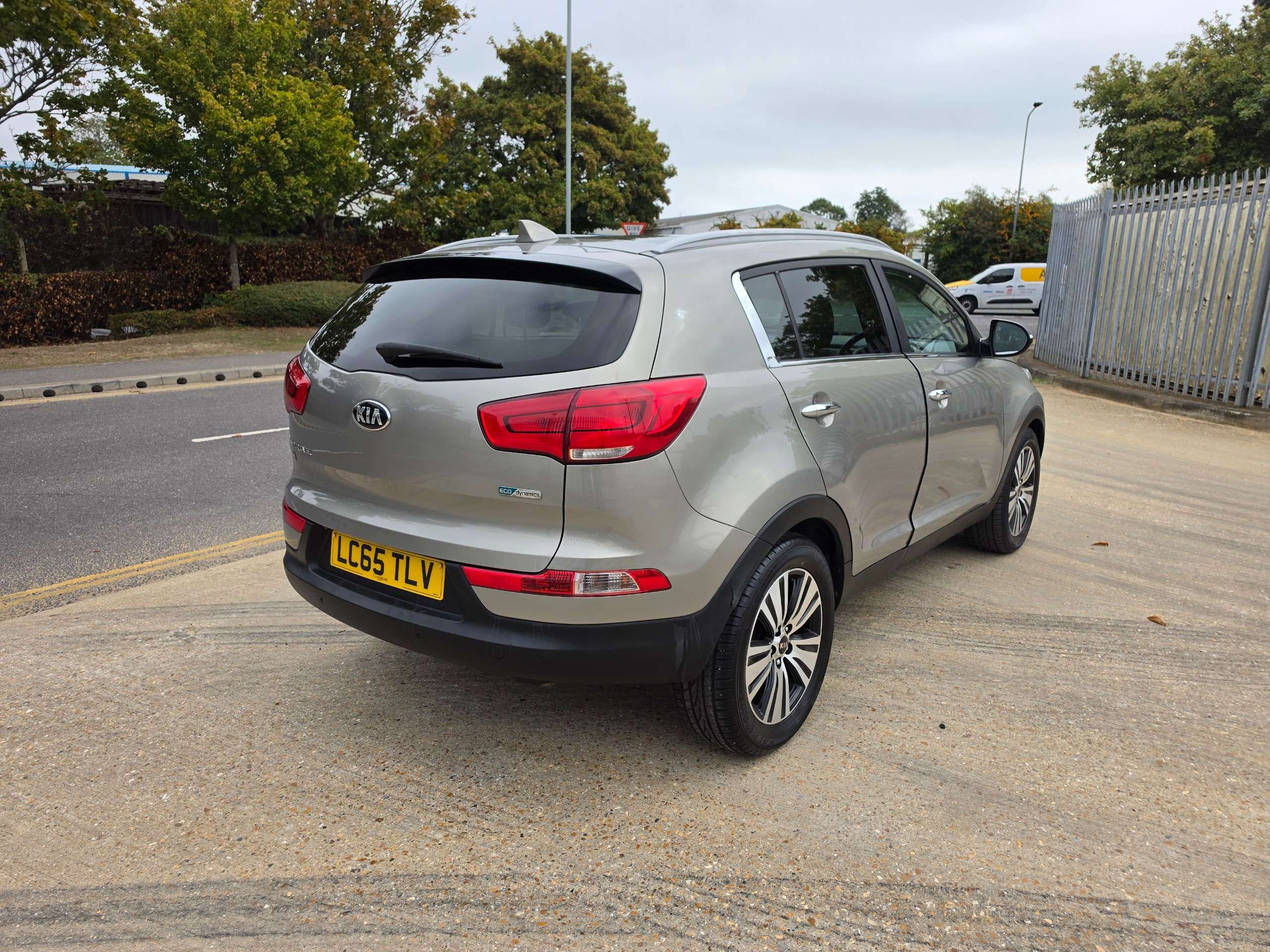 A 2015 KIA SPORTAGE 1.7 CRDi EcoDynamics 3 SUV 5dr Diesel Manual 2WD Euro 6 (s/s) (114 bhp) A 2015 KIA SPORTAGE 1.7 CRDi EcoDynamics 3 SUV 5dr Diesel Manual 2WD Euro 6 (s/s) (114 bhp)