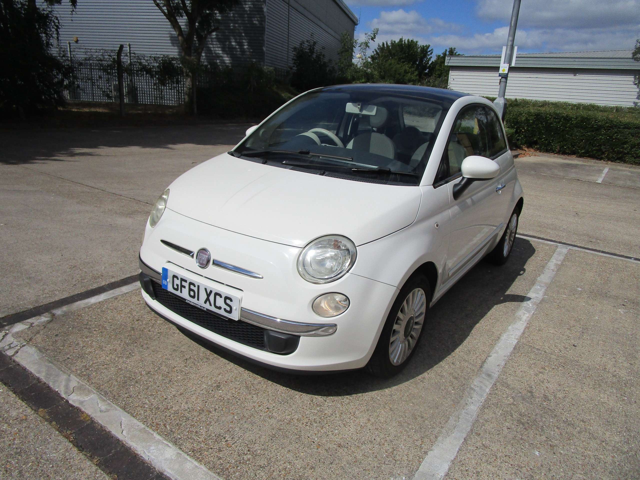 A 2011 FIAT 500 1.2 Lounge Hatchback 3dr Petrol Manual Euro 5 (s/s) (69 bhp) A 2011 FIAT 500 1.2 Lounge Hatchback 3dr Petrol Manual Euro 5 (s/s) (69 bhp)