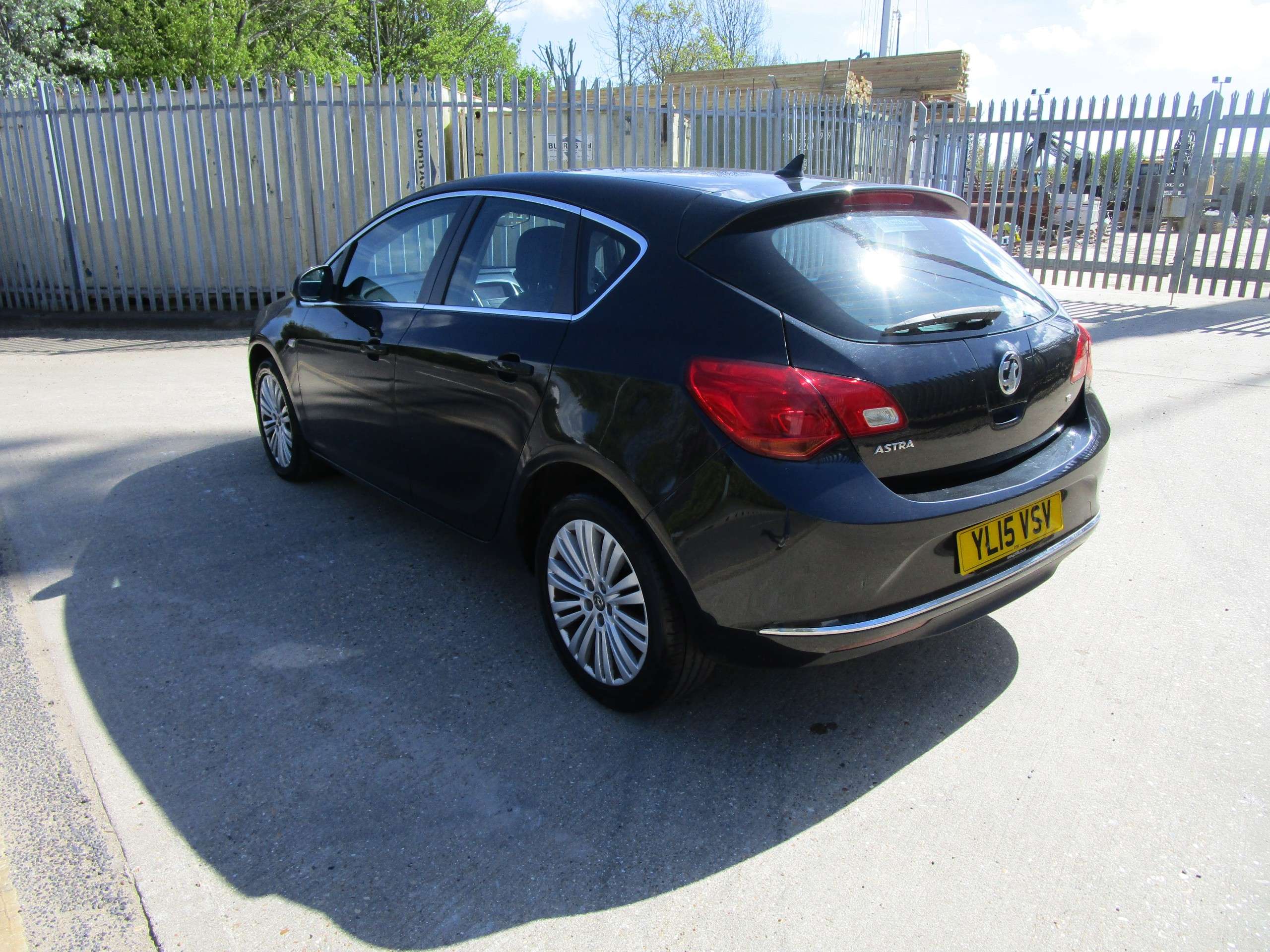 A 2015 VAUXHALL ASTRA 1.6 16v Excite Hatchback 5dr Petrol Manual Euro 5 (115 ps) A 2015 VAUXHALL ASTRA 1.6 16v Excite Hatchback 5dr Petrol Manual Euro 5 (115 ps)