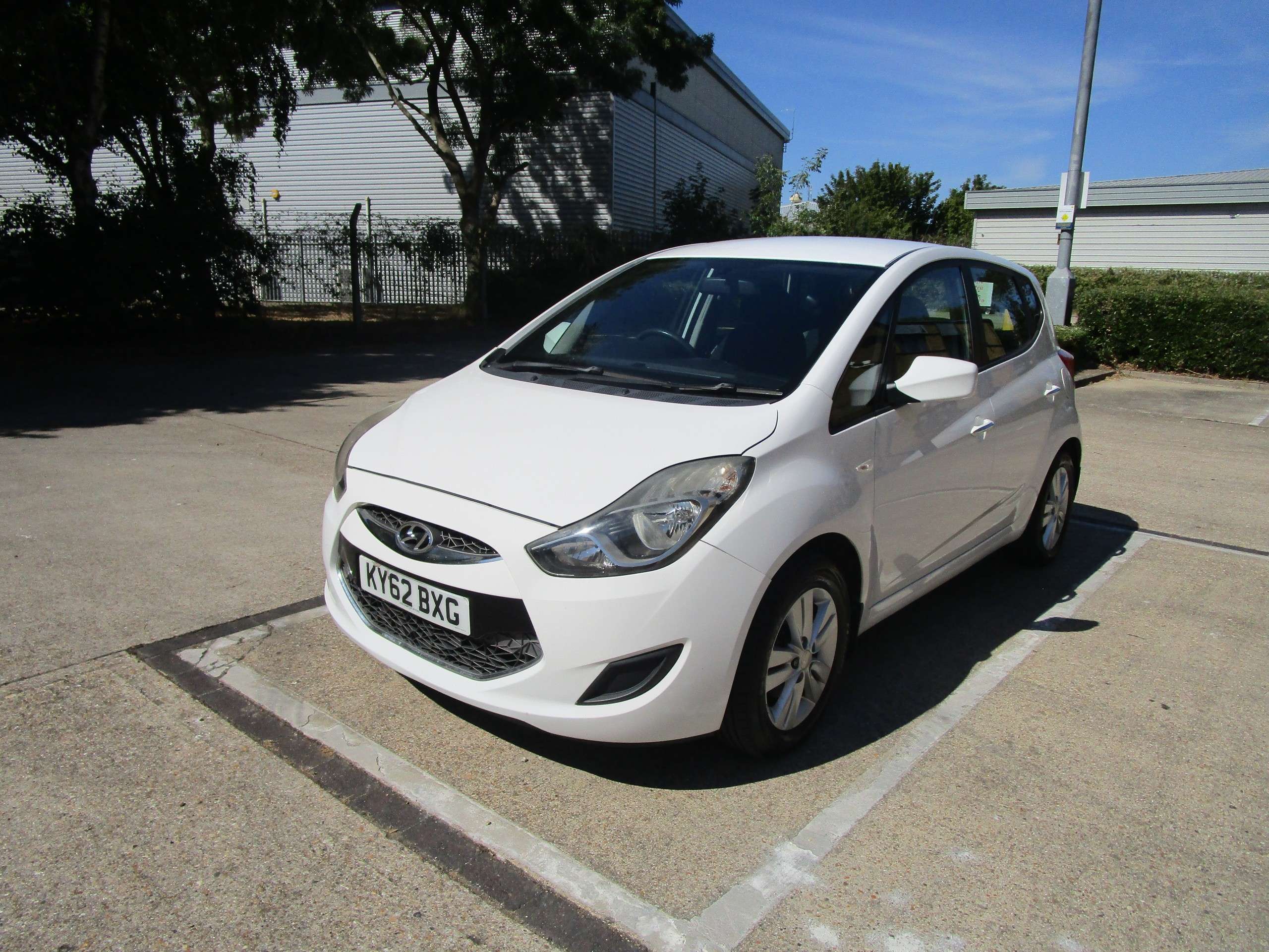 A 2012 HYUNDAI IX20 1.4 Active Hatchback 5dr Petrol Manual Euro 5 (s/s) (90 bhp) A 2012 HYUNDAI IX20 1.4 Active Hatchback 5dr Petrol Manual Euro 5 (s/s) (90 bhp)