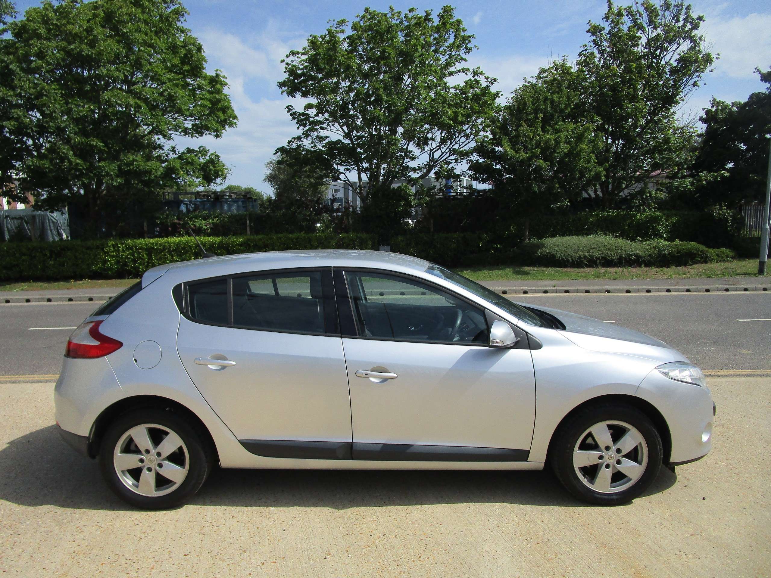 2011 RENAULT MEGANE 2011 RENAULT MEGANE