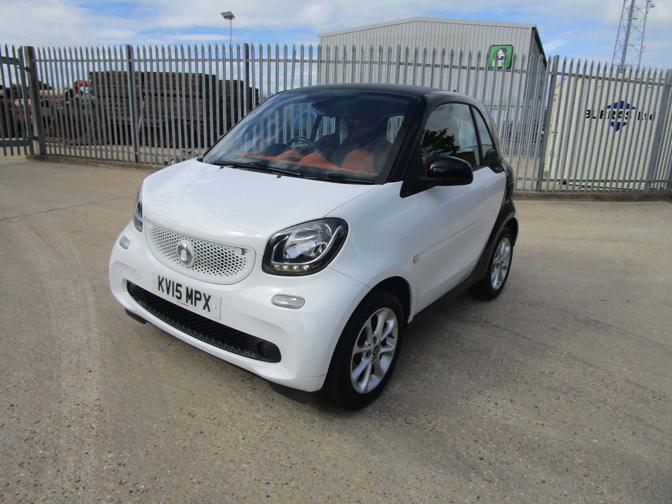A 2015 SMART FORTWO 1.0 Passion Coupe 2dr Petrol Manual Euro 6 (s/s) (71 ps) A 2015 SMART FORTWO 1.0 Passion Coupe 2dr Petrol Manual Euro 6 (s/s) (71 ps)