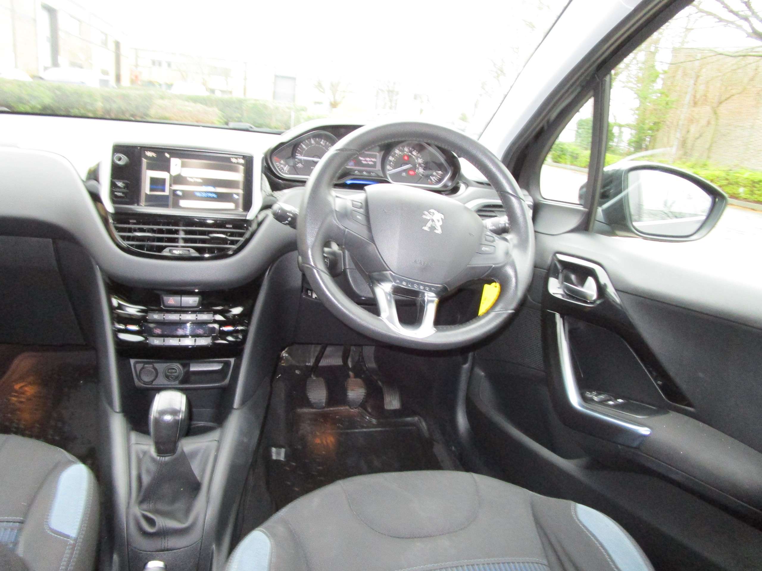 2013 PEUGEOT 208 2013 PEUGEOT 208