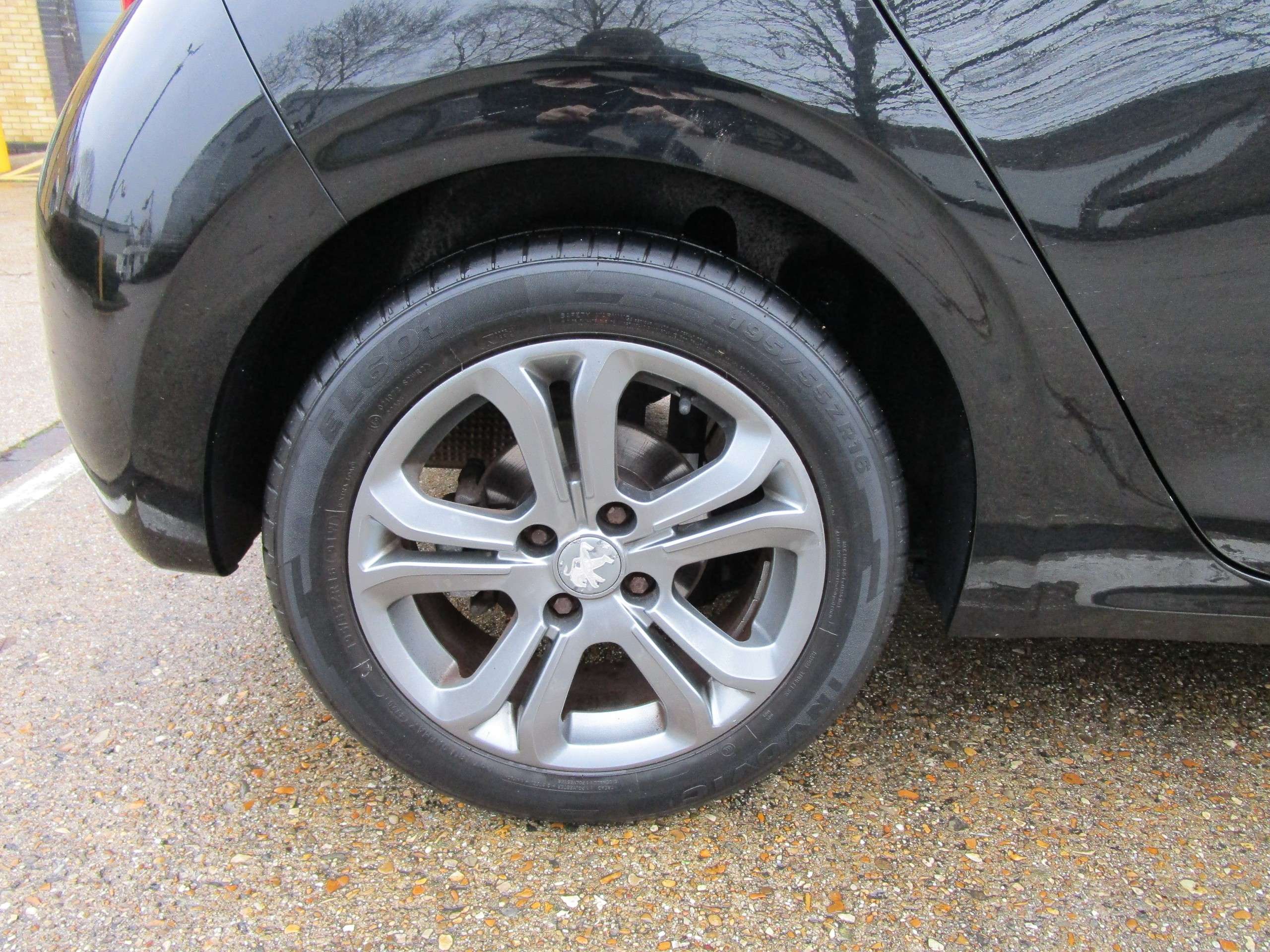 2013 PEUGEOT 208 2013 PEUGEOT 208