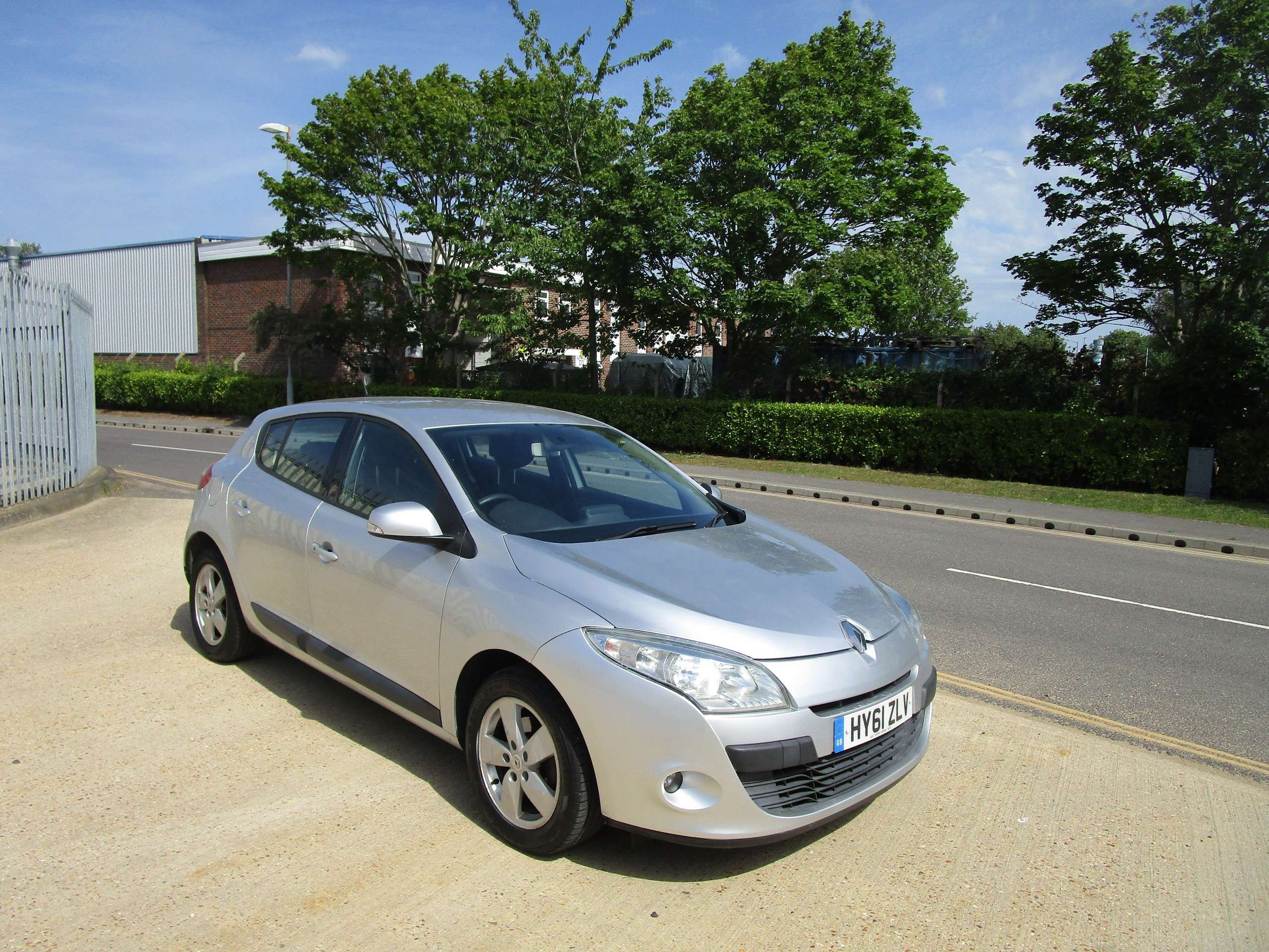 A 2011 RENAULT MEGANE 1.6 16V Dynamique TomTom Hatchback 3dr Petrol Manual (163 g/km, 110 bhp) A 2011 RENAULT MEGANE 1.6 16V Dynamique TomTom Hatchback 3dr Petrol Manual (163 g/km, 110 bhp)