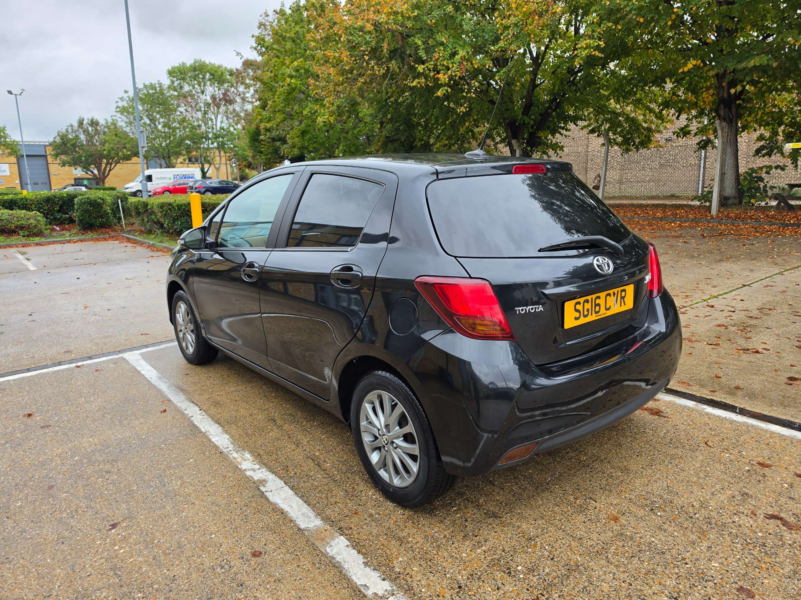 A 2016 TOYOTA YARIS 1.33 Dual VVT-i Icon Hatchback 5dr Petrol Manual Euro 6 (99 ps) (CAT S) A 2016 TOYOTA YARIS 1.33 Dual VVT-i Icon Hatchback 5dr Petrol Manual Euro 6 (99 ps) (CAT S)