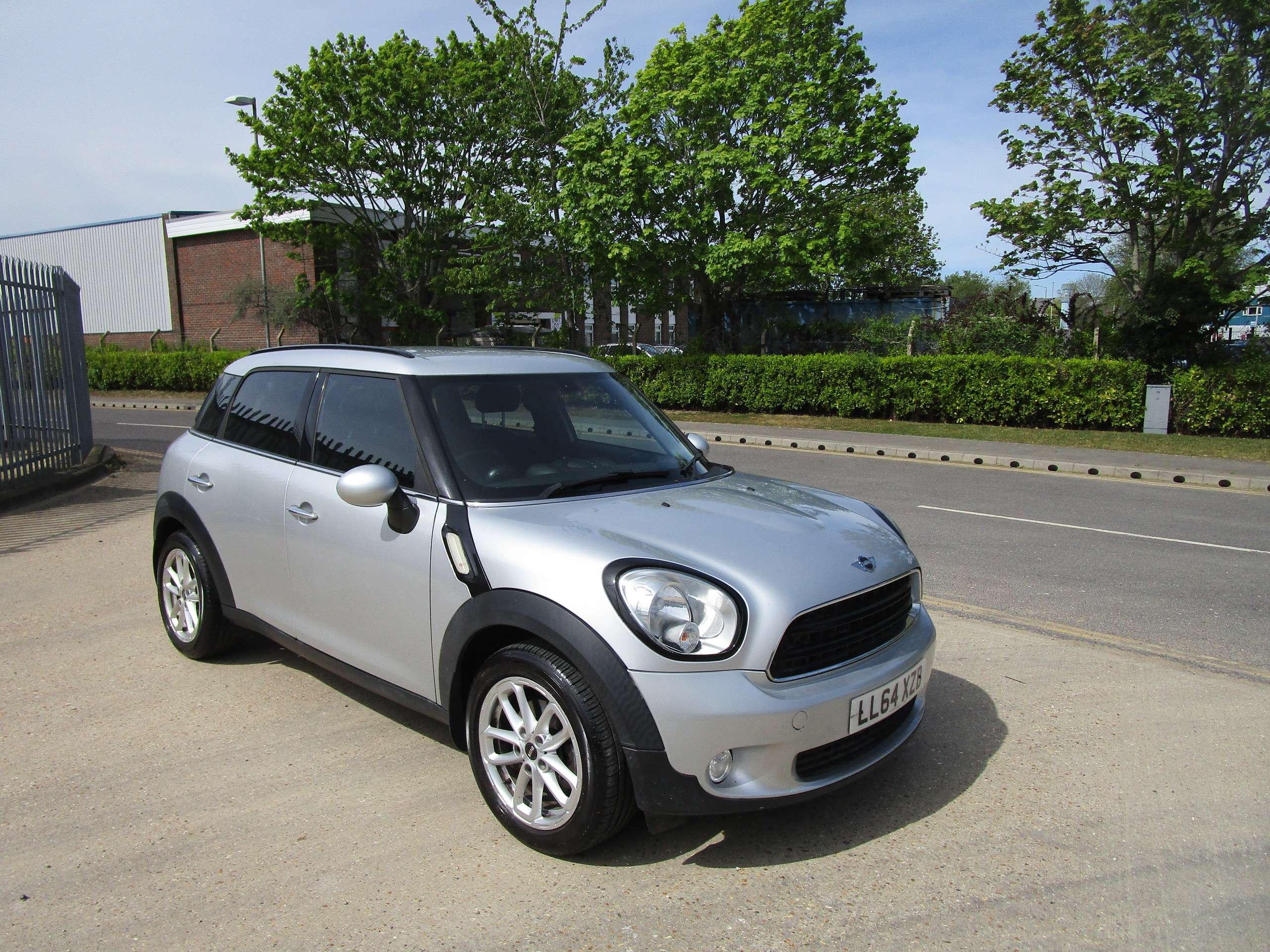 A 2014 MINI COUNTRYMAN 1.6 Cooper D Business Edition SUV 5dr Diesel Manual Euro 5 A 2014 MINI COUNTRYMAN 1.6 Cooper D Business Edition SUV 5dr Diesel Manual Euro 5