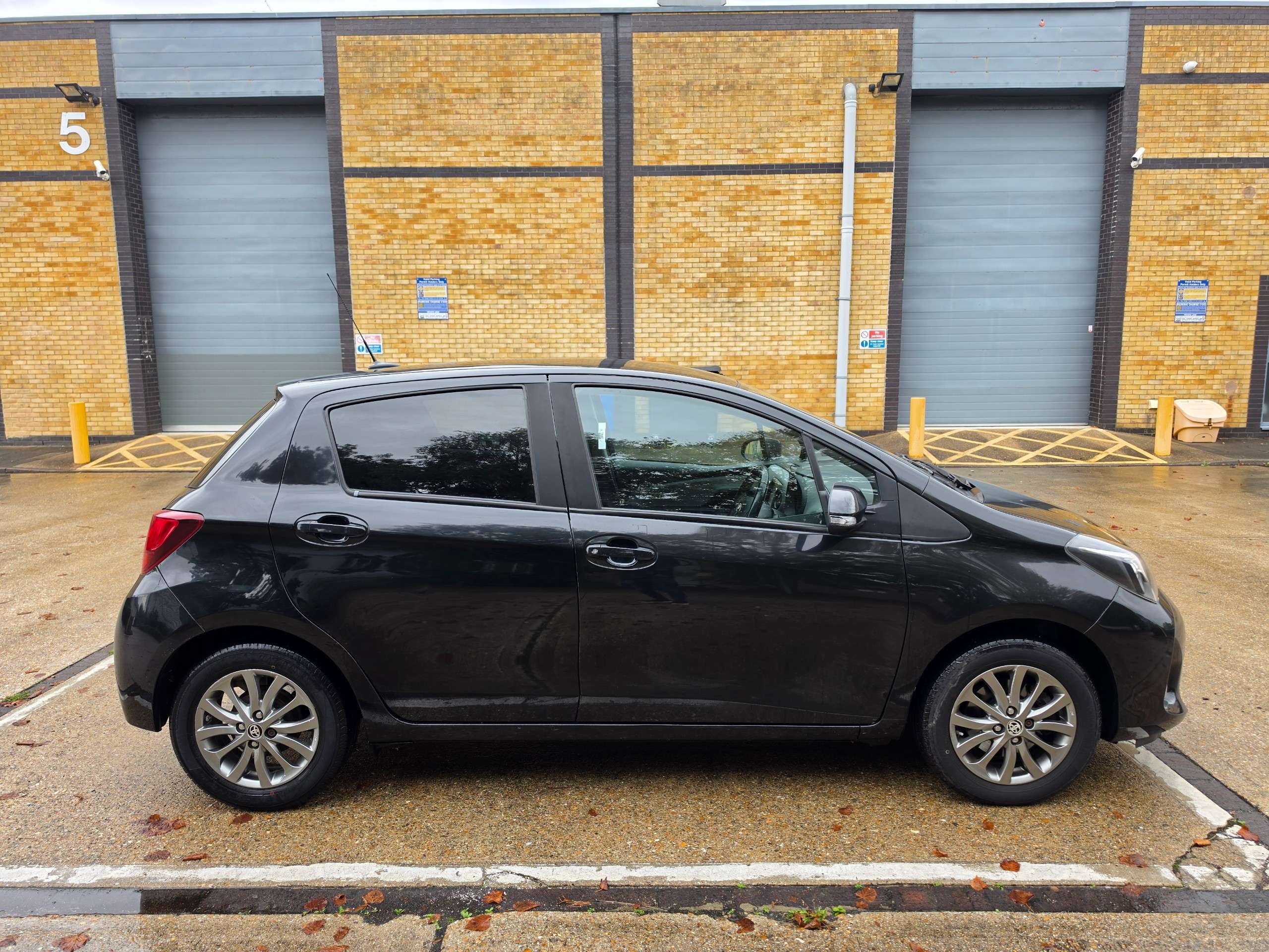 2016 TOYOTA YARIS 2016 TOYOTA YARIS
