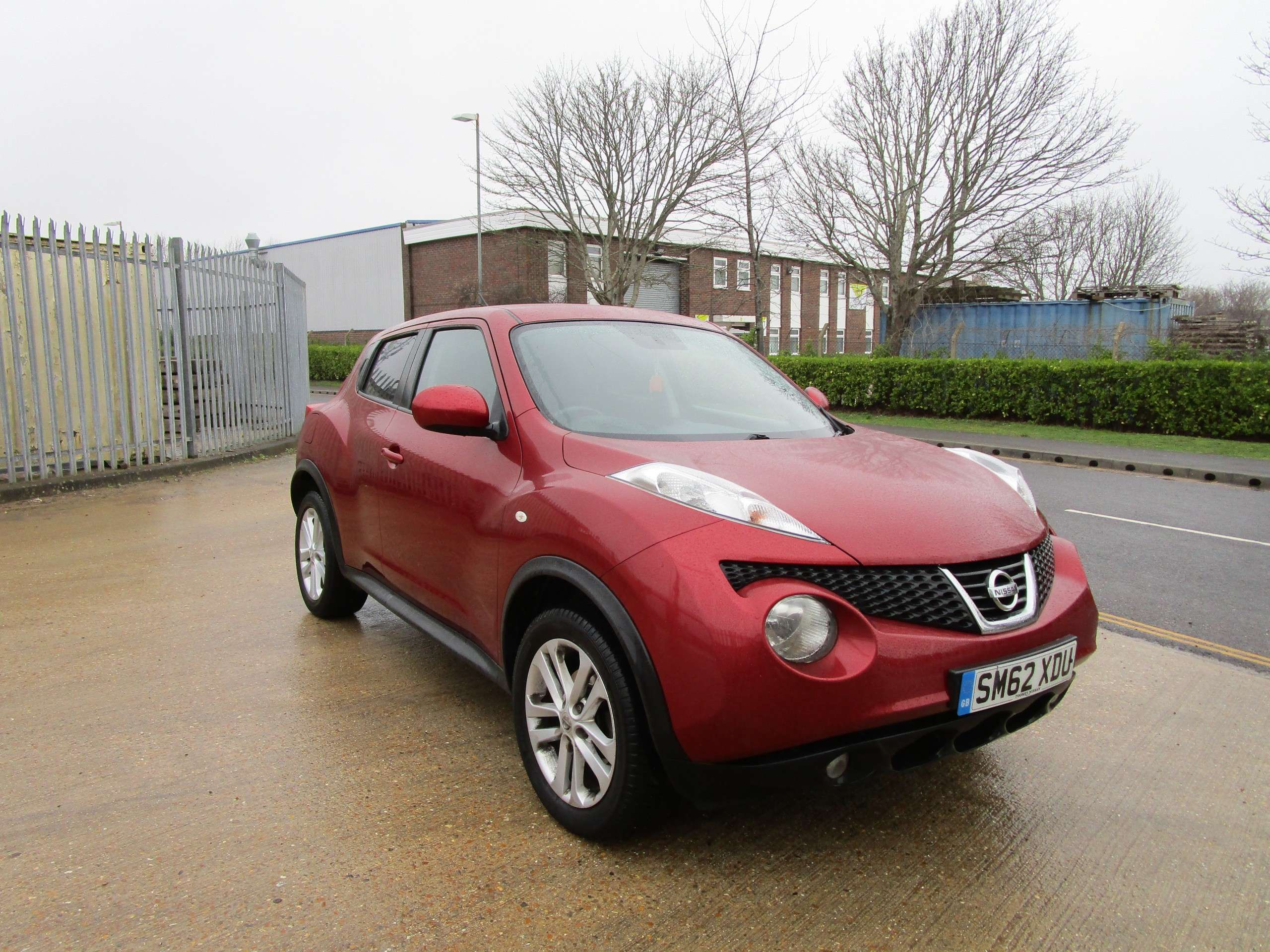 A 2013 NISSAN JUKE 1.6 Acenta Premium SUV 5dr Petrol Manual Euro 5 (s/s) (117 ps) A 2013 NISSAN JUKE 1.6 Acenta Premium SUV 5dr Petrol Manual Euro 5 (s/s) (117 ps)