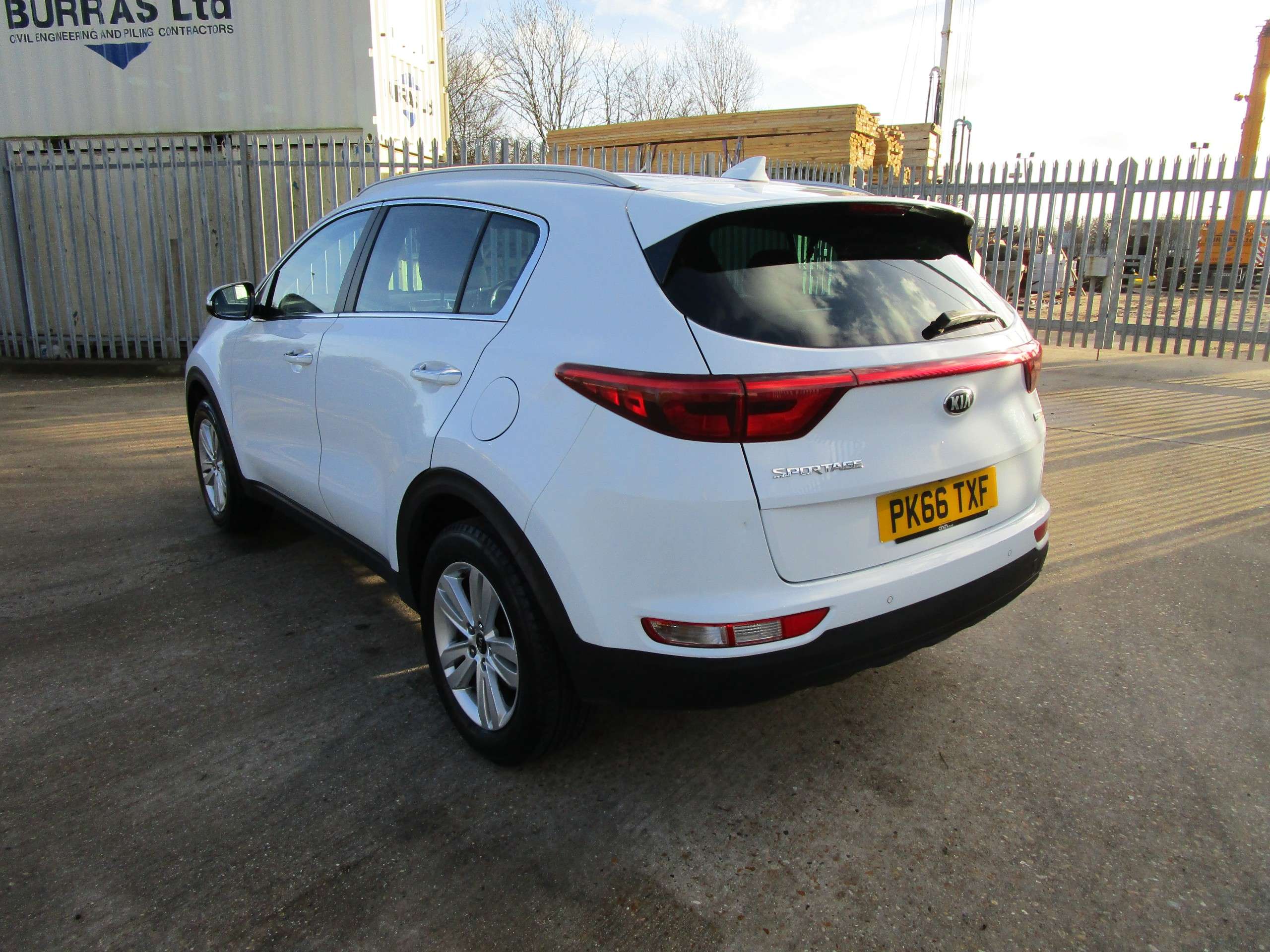 A 2016 KIA SPORTAGE 1.6 GDi 2 SUV 5dr Petrol Manual Euro 6 (s/s) (130 bhp) A 2016 KIA SPORTAGE 1.6 GDi 2 SUV 5dr Petrol Manual Euro 6 (s/s) (130 bhp)
