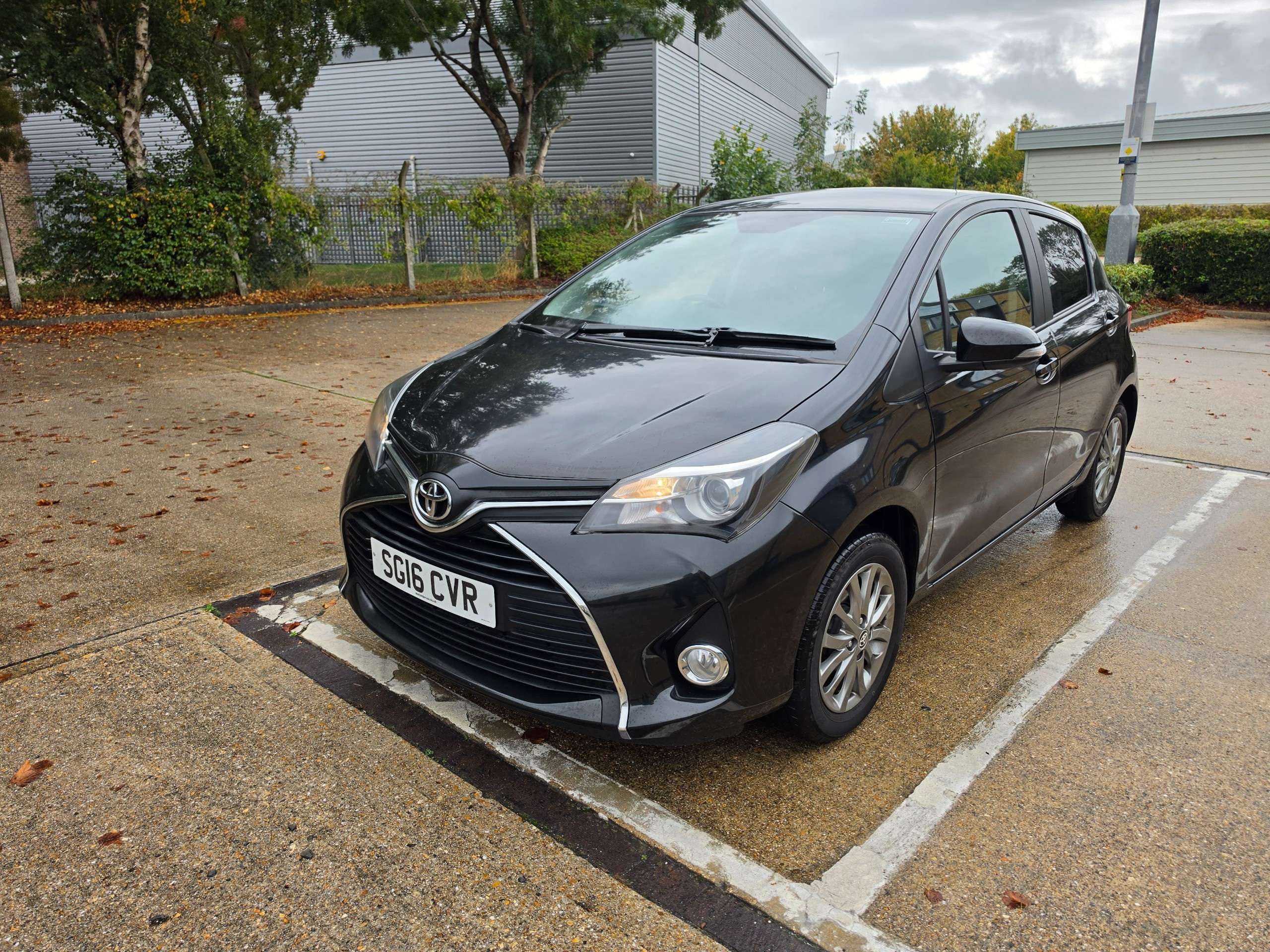 A 2016 TOYOTA YARIS 1.33 Dual VVT-i Icon Hatchback 5dr Petrol Manual Euro 6 (99 ps) (CAT S) A 2016 TOYOTA YARIS 1.33 Dual VVT-i Icon Hatchback 5dr Petrol Manual Euro 6 (99 ps) (CAT S)