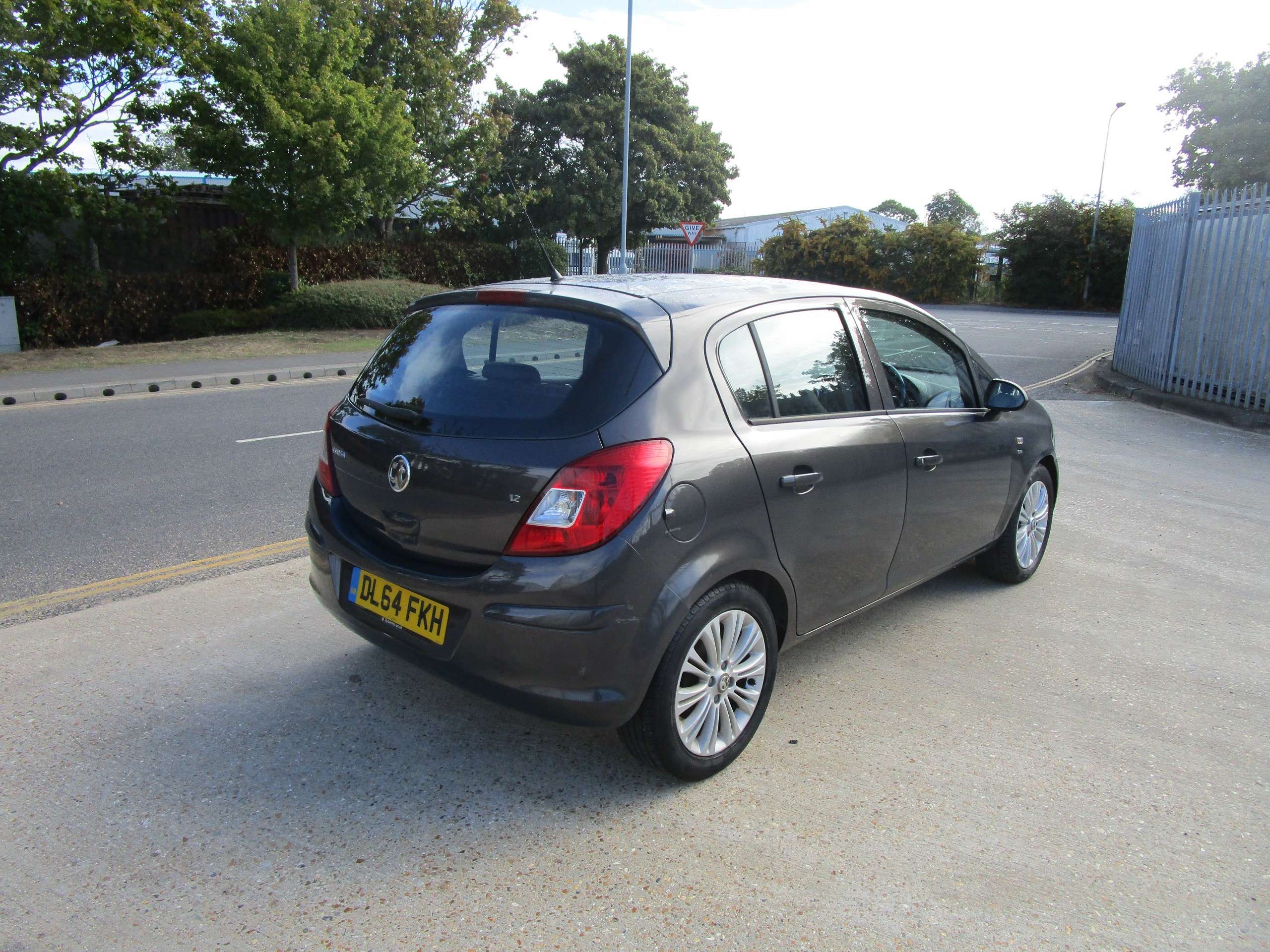 A 2015 VAUXHALL CORSA 1.2 16V SE Hatchback 5dr Petrol Manual Euro 5 (85 ps) A 2015 VAUXHALL CORSA 1.2 16V SE Hatchback 5dr Petrol Manual Euro 5 (85 ps)