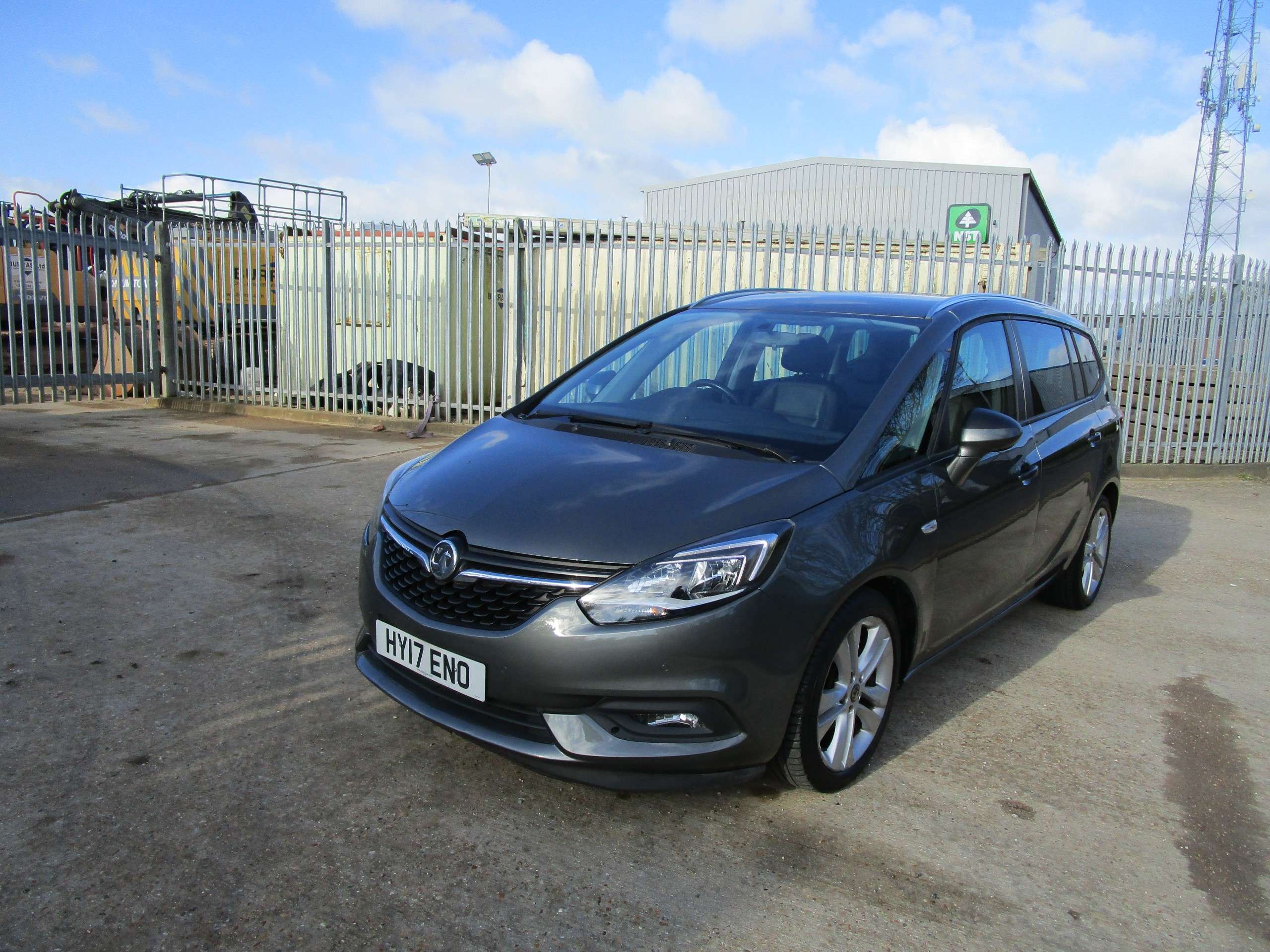 A 2017 VAUXHALL ZAFIRA TOURER 1.4i Turbo SRi Nav MPV 5dr Petrol Manual Euro 6 (140 ps) A 2017 VAUXHALL ZAFIRA TOURER 1.4i Turbo SRi Nav MPV 5dr Petrol Manual Euro 6 (140 ps)