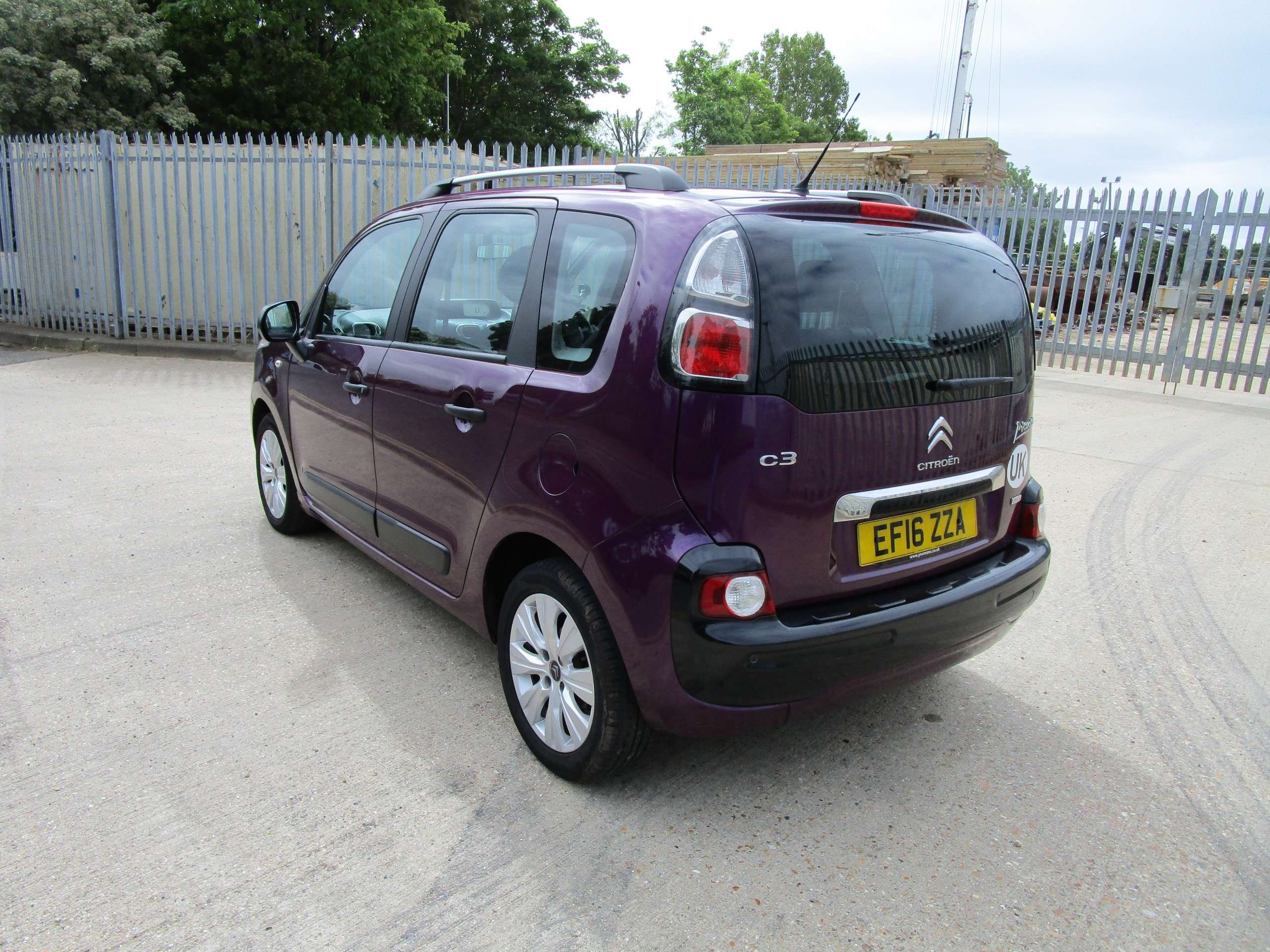 A 2016 CITROEN C3 PICASSO 1.6 BlueHDi Edition MPV 5dr Diesel Manual Euro 6 (100 ps) A 2016 CITROEN C3 PICASSO 1.6 BlueHDi Edition MPV 5dr Diesel Manual Euro 6 (100 ps)