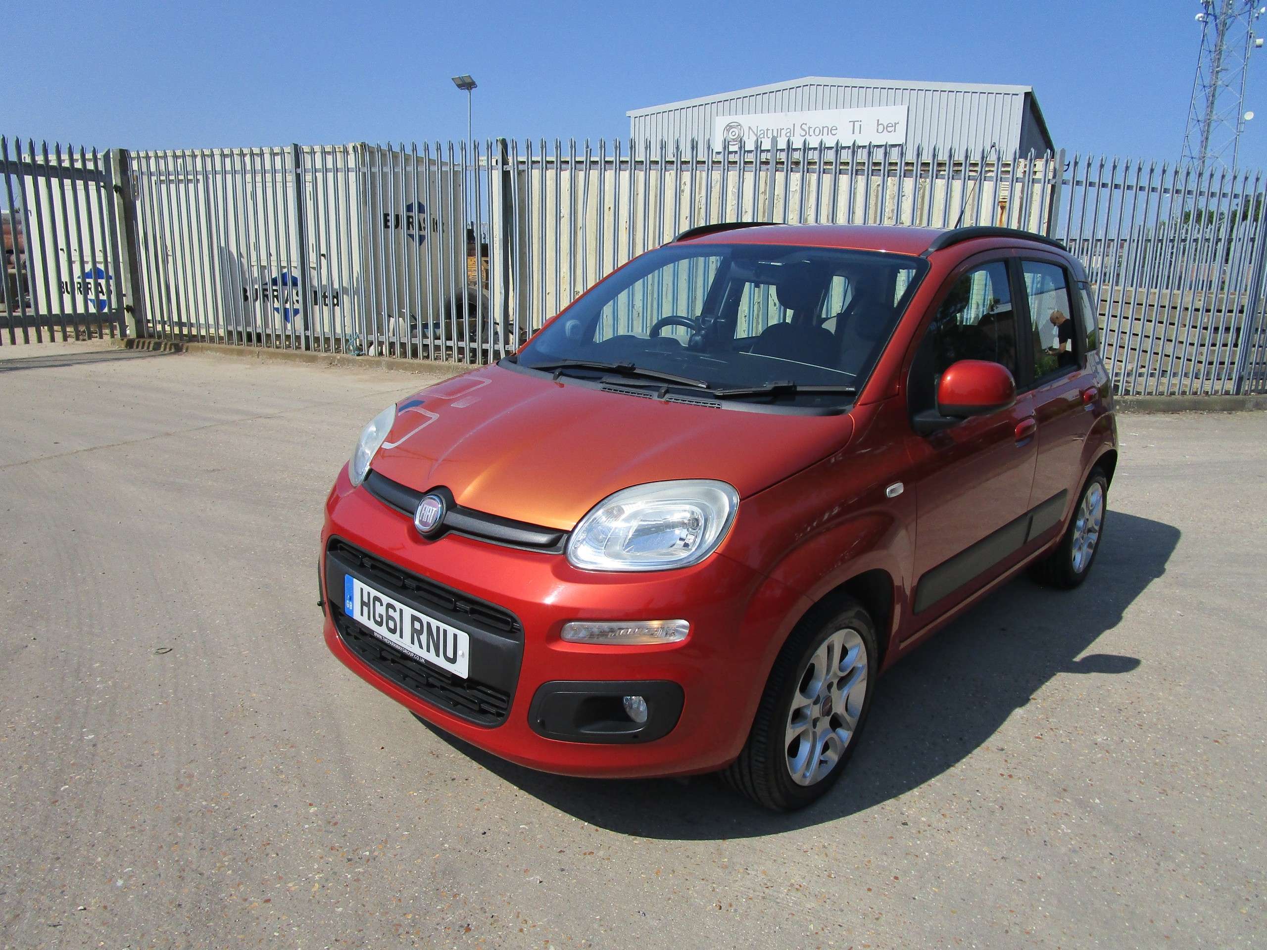 A 2012 FIAT PANDA TWINAIR LOUNGE 5-Door (20 Pound Road Tax) A 2012 FIAT PANDA TWINAIR LOUNGE 5-Door (20 Pound Road Tax)
