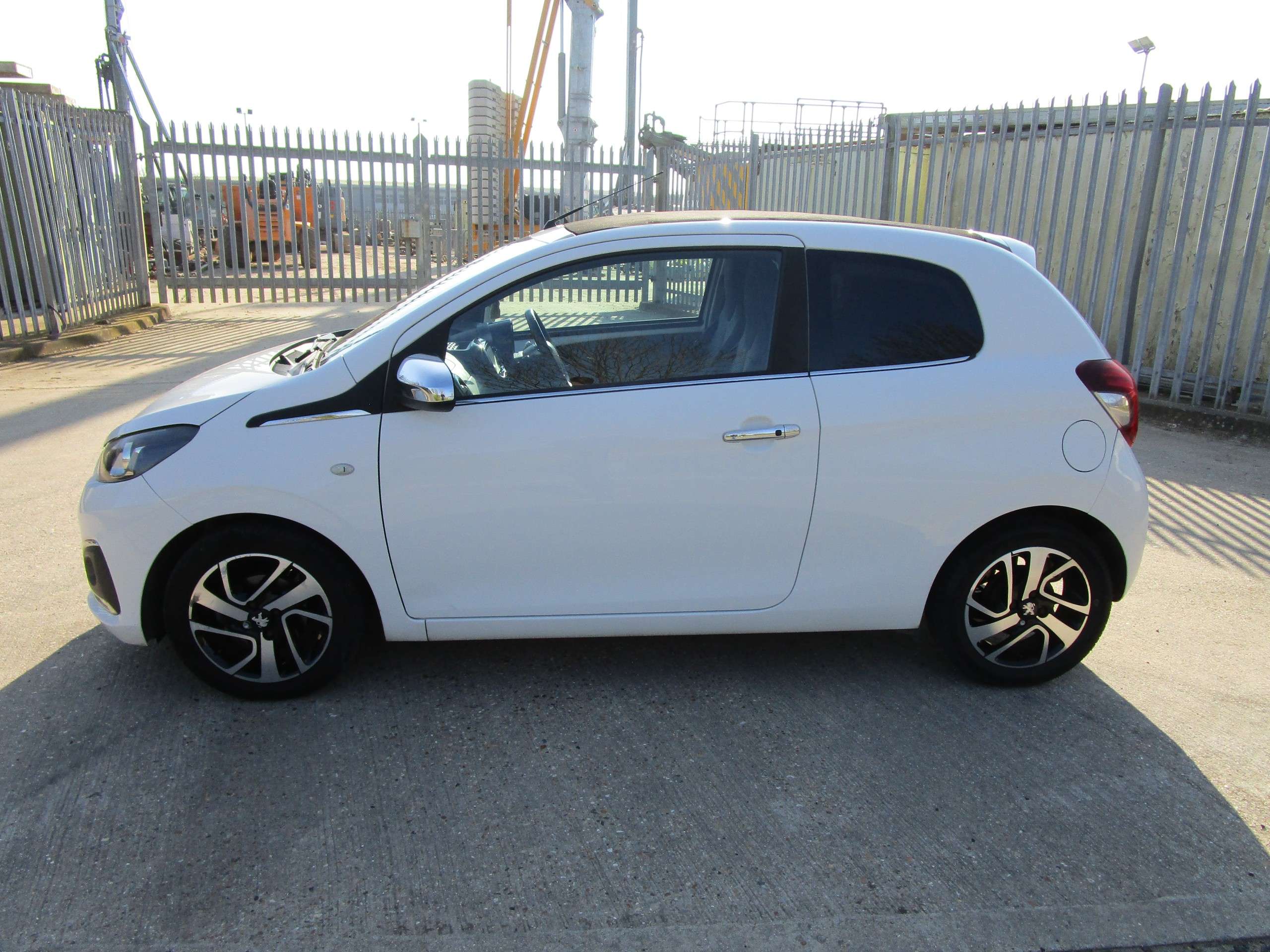 2015 PEUGEOT 108 2015 PEUGEOT 108