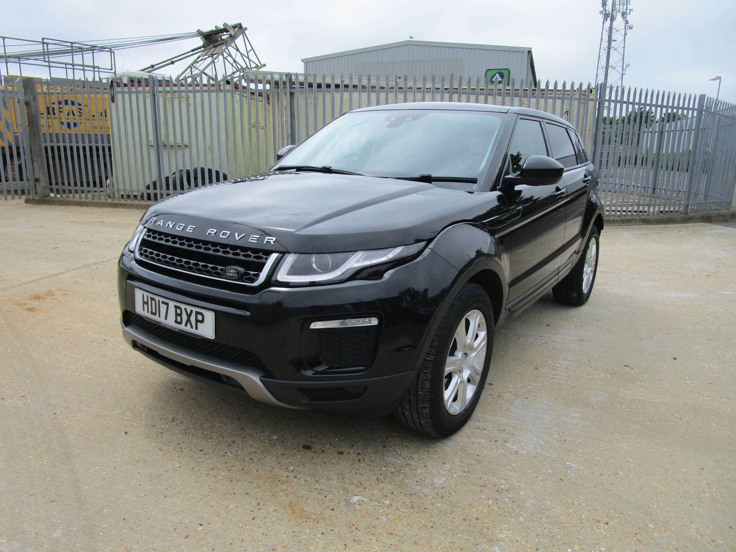 A 2017 LAND ROVER RANGE ROVER EVOQUE 2.0 TD4 SE Tech SUV 5dr Diesel Auto 4WD Euro 6 (s/s) (180 ps) A 2017 LAND ROVER RANGE ROVER EVOQUE 2.0 TD4 SE Tech SUV 5dr Diesel Auto 4WD Euro 6 (s/s) (180 ps)