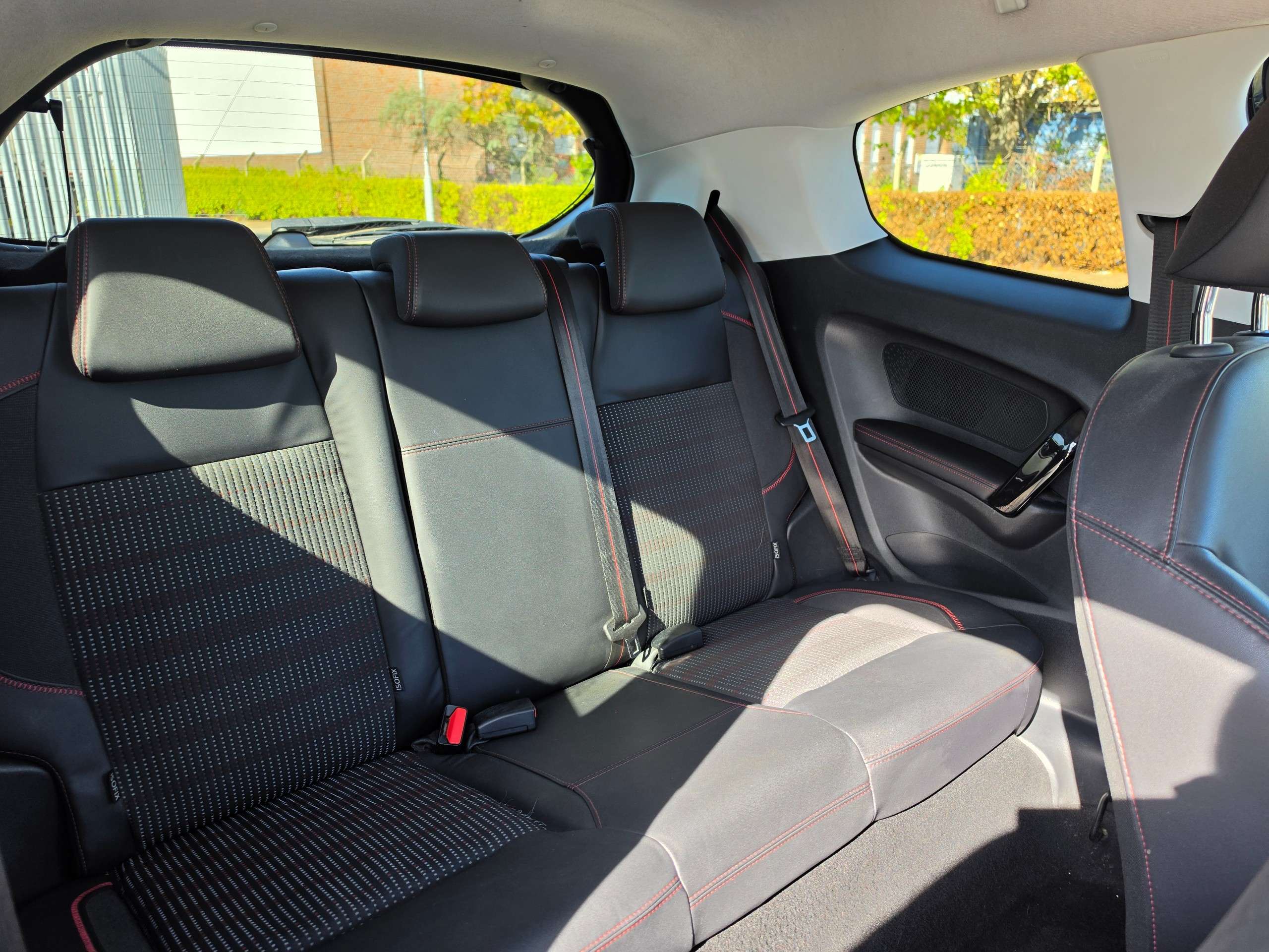 2015 PEUGEOT 208 2015 PEUGEOT 208