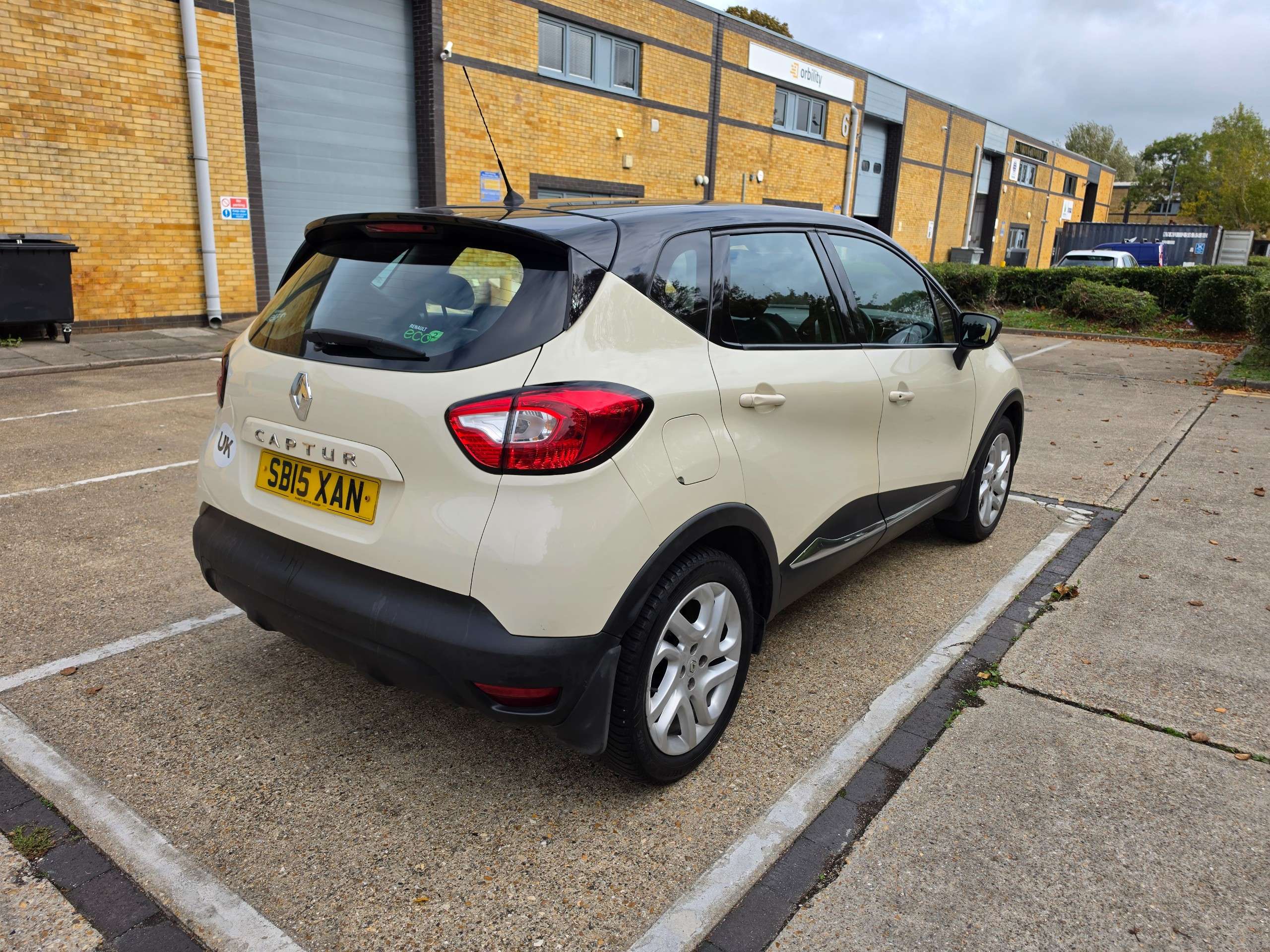 A 2015 RENAULT CAPTUR 0.9 TCe ENERGY Dynamique MediaNav SUV 5dr Petrol Manual Euro 5 (s/s) (90 ps) A 2015 RENAULT CAPTUR 0.9 TCe ENERGY Dynamique MediaNav SUV 5dr Petrol Manual Euro 5 (s/s) (90 ps)