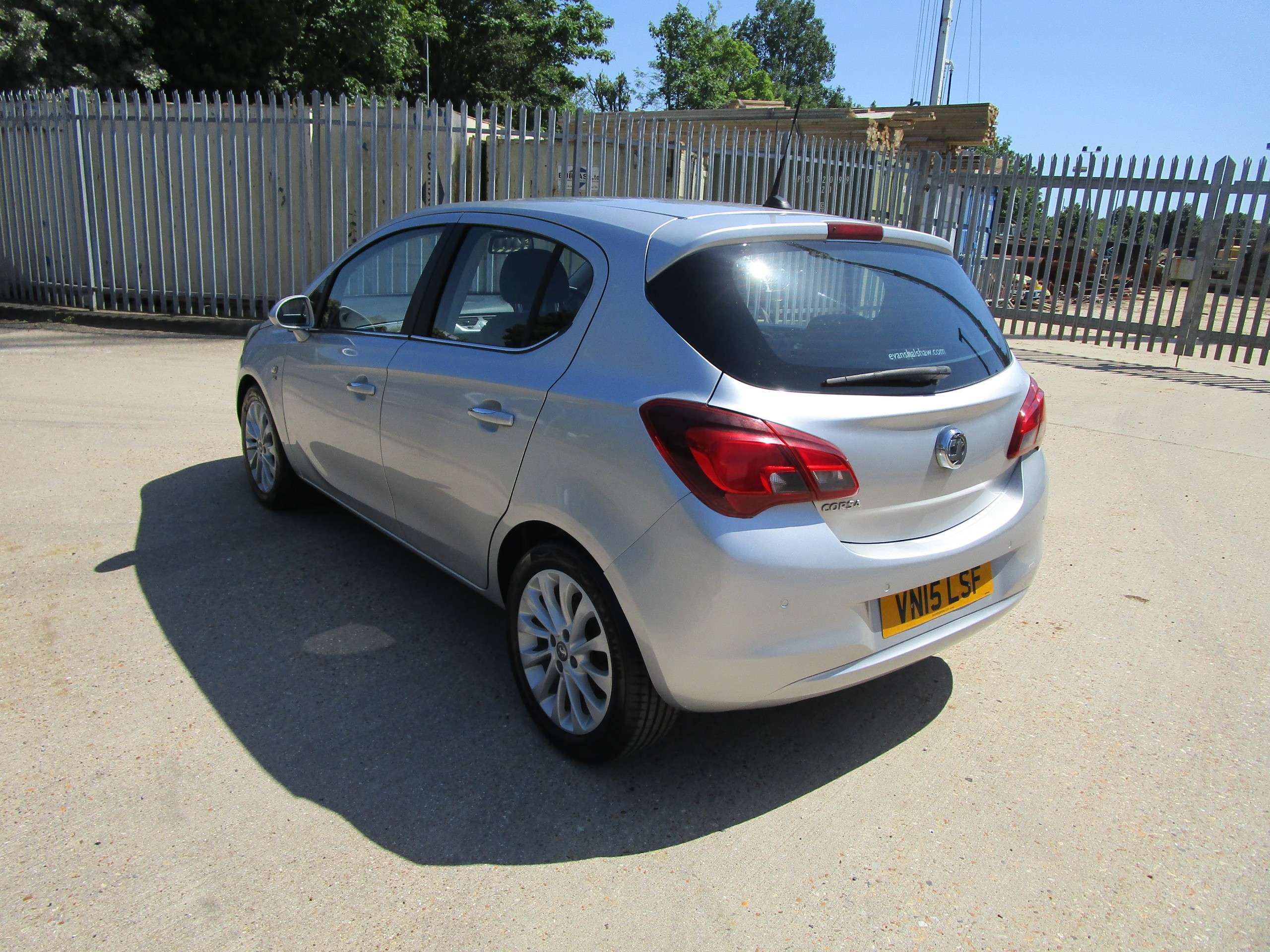 A 2015 VAUXHALL CORSA 1.4i ecoFLEX SE Hatchback 5dr Petrol Manual Euro 6 (90 ps) A 2015 VAUXHALL CORSA 1.4i ecoFLEX SE Hatchback 5dr Petrol Manual Euro 6 (90 ps)