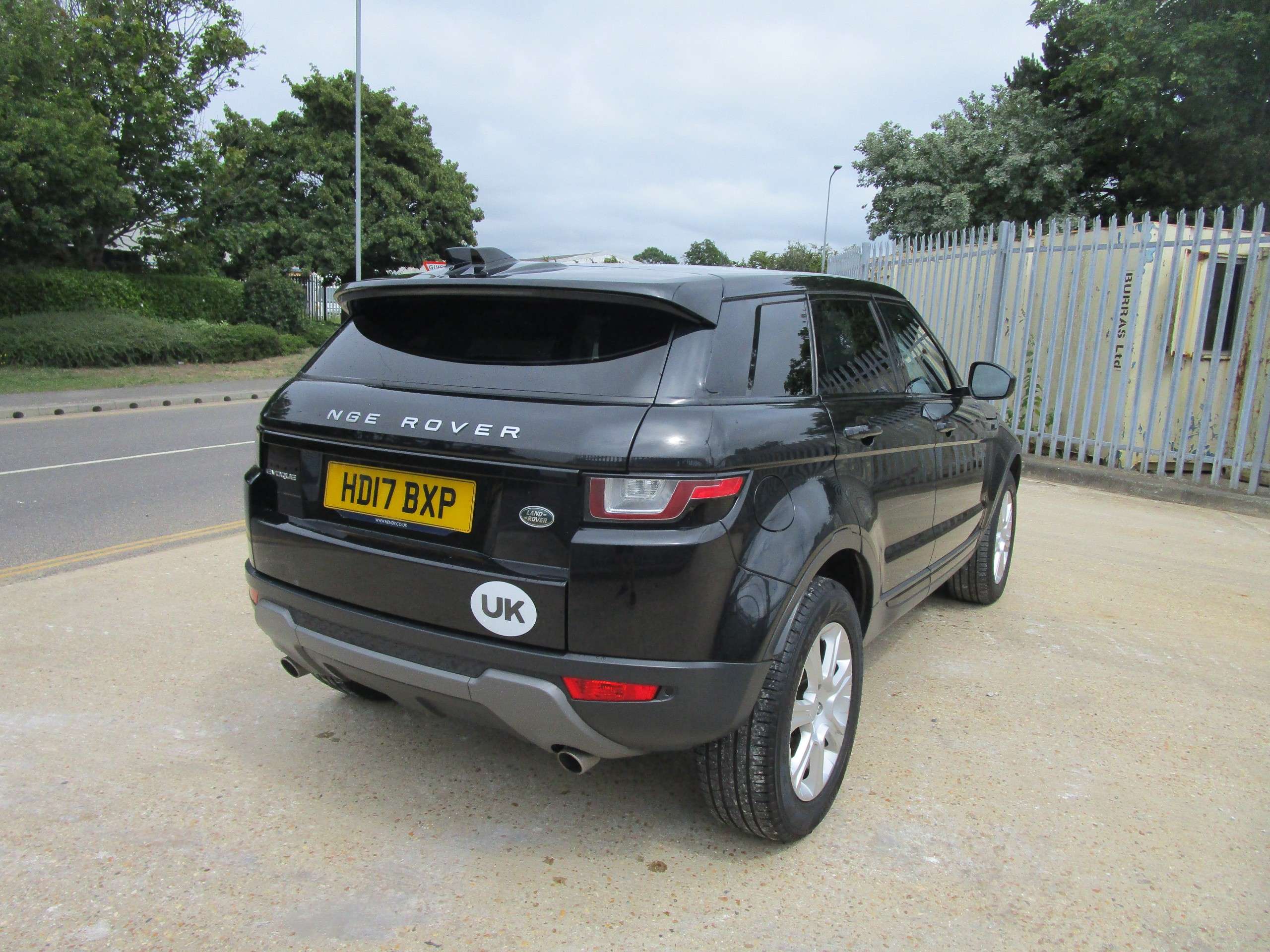 A 2017 LAND ROVER RANGE ROVER EVOQUE 2.0 TD4 SE Tech SUV 5dr Diesel Auto 4WD Euro 6 (s/s) (180 ps) A 2017 LAND ROVER RANGE ROVER EVOQUE 2.0 TD4 SE Tech SUV 5dr Diesel Auto 4WD Euro 6 (s/s) (180 ps)