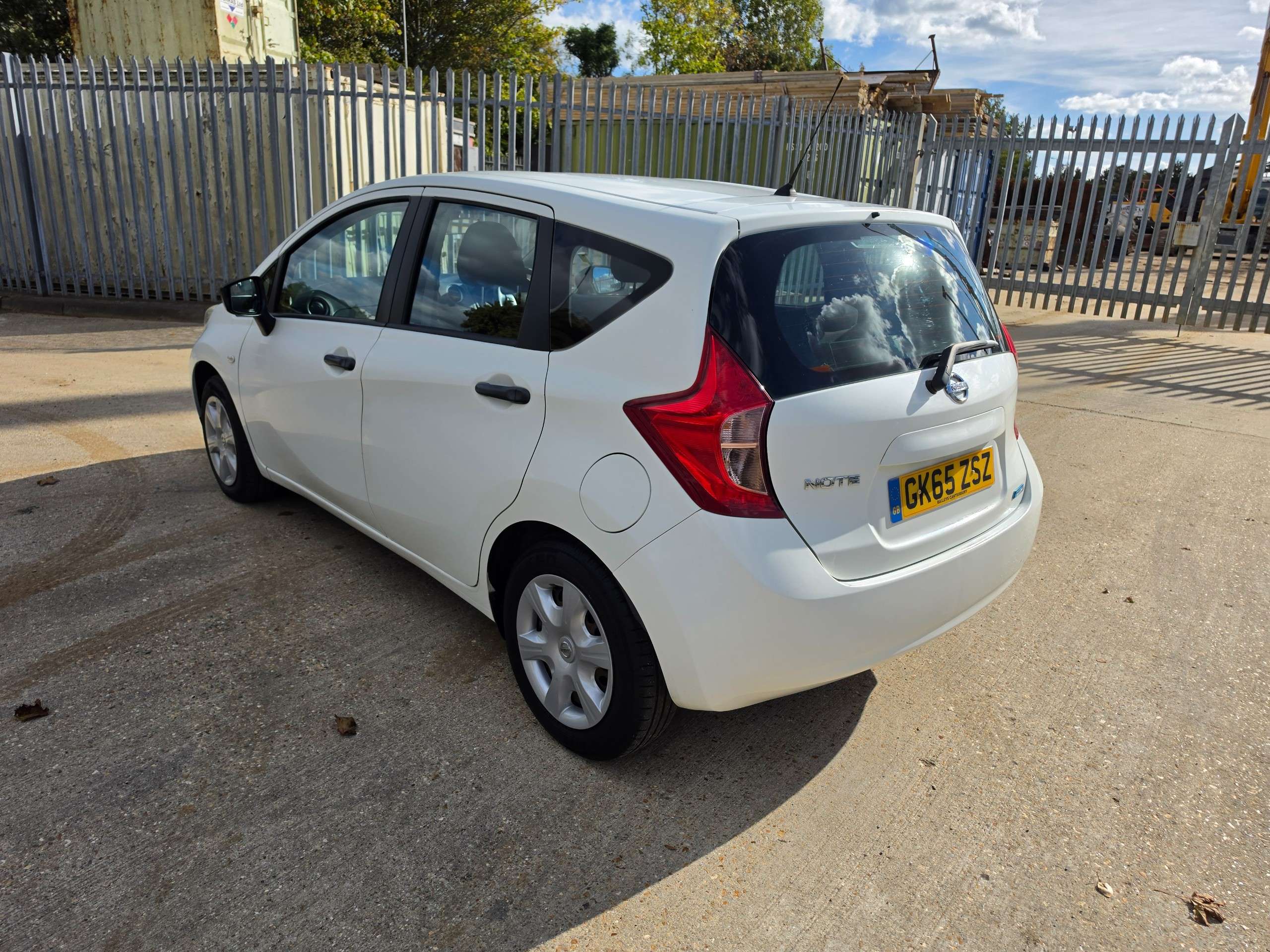A 2015 NISSAN NOTE 1.5 dCi Visia Hatchback 5dr Diesel Manual Euro 5 (s/s) (90 ps) A 2015 NISSAN NOTE 1.5 dCi Visia Hatchback 5dr Diesel Manual Euro 5 (s/s) (90 ps)