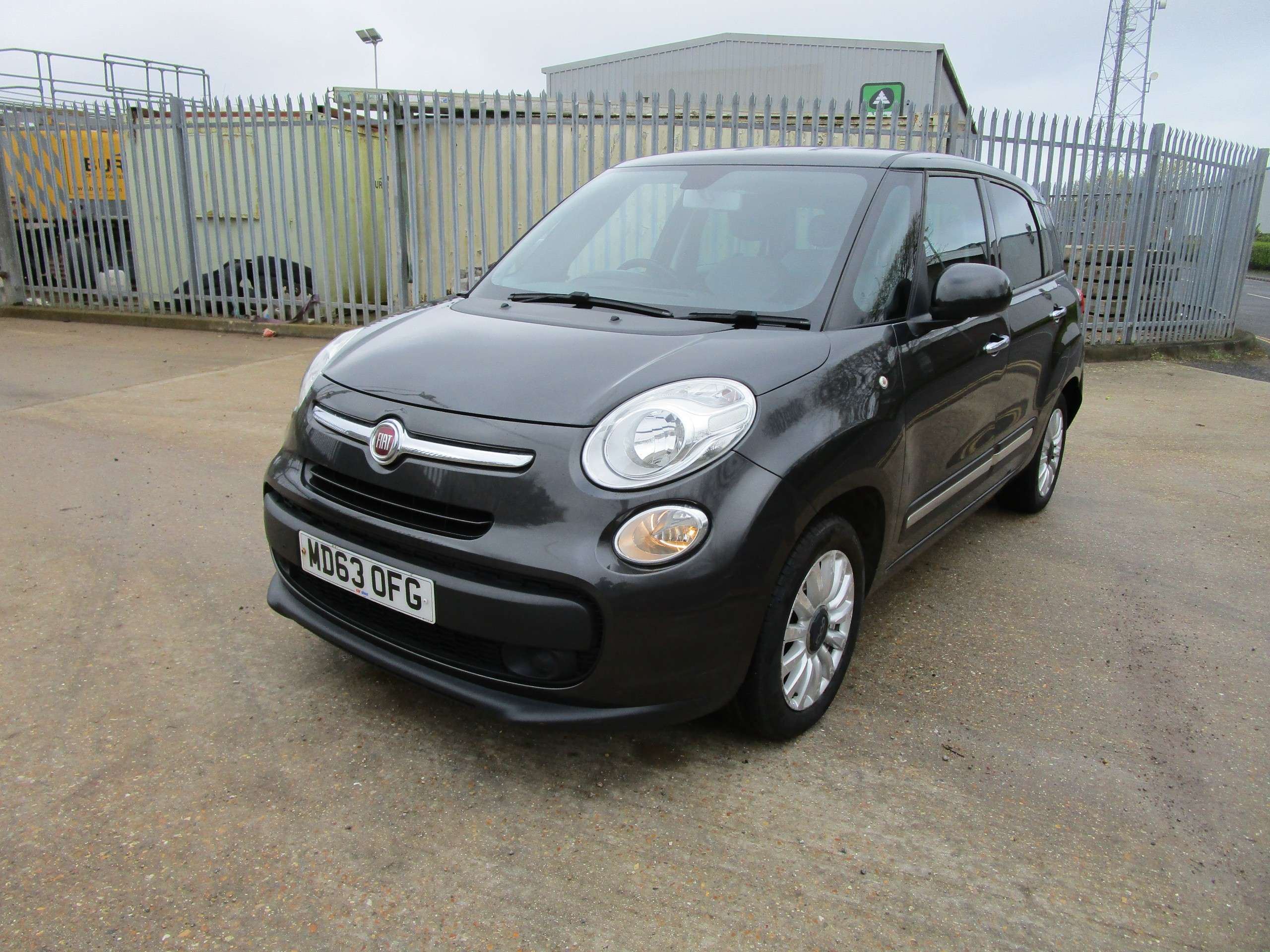 A 2014 FIAT 500L 1.3 MultiJet Pop Star MPW 5dr Diesel Manual Euro 5 (s/s) (85 bhp) A 2014 FIAT 500L 1.3 MultiJet Pop Star MPW 5dr Diesel Manual Euro 5 (s/s) (85 bhp)